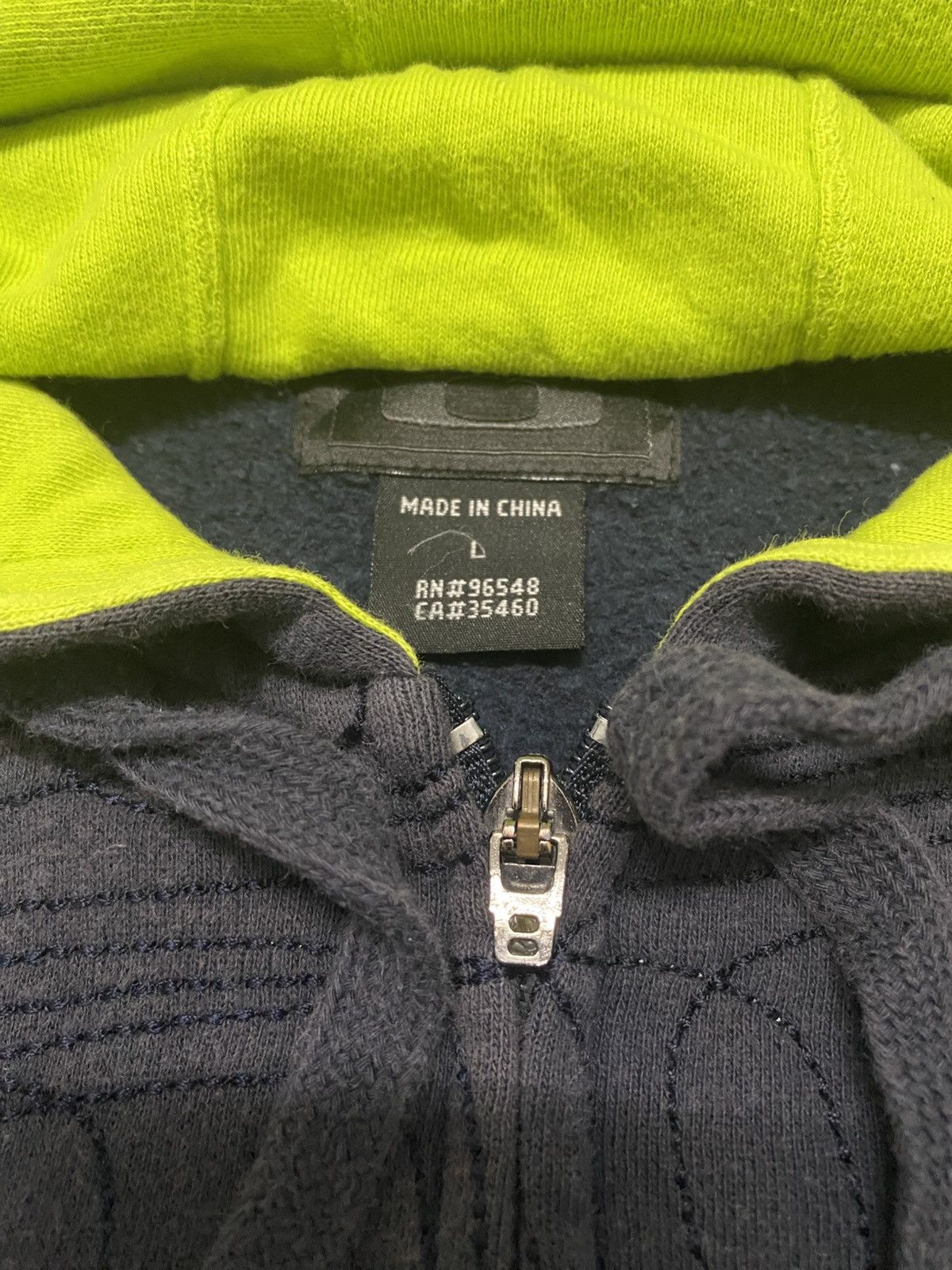 Oakley Vintage Oakley Full Zip-Up Big Logo Navy Blue Colour Size US XL / EU 56 / 4 - 3 Thumbnail