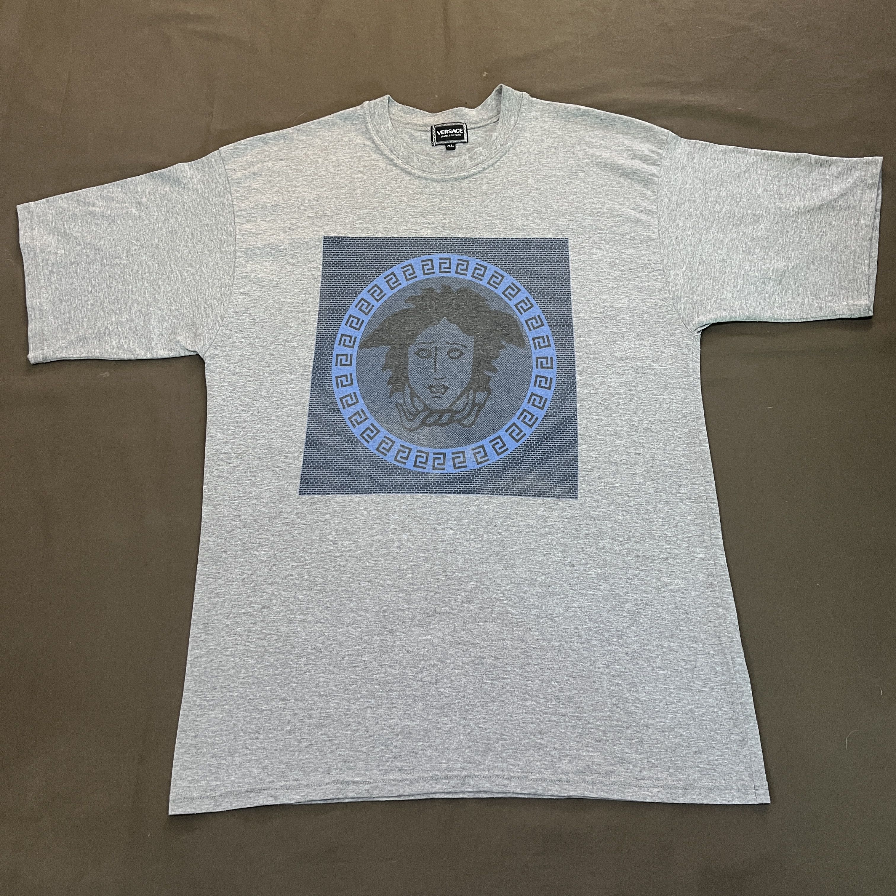 Designer × Versace Jeans Couture × Vintage Vintage Versace Jeans Couture Medusa Big Logo Tee Size US XL / EU 56 / 4 - 1 Thumbnail