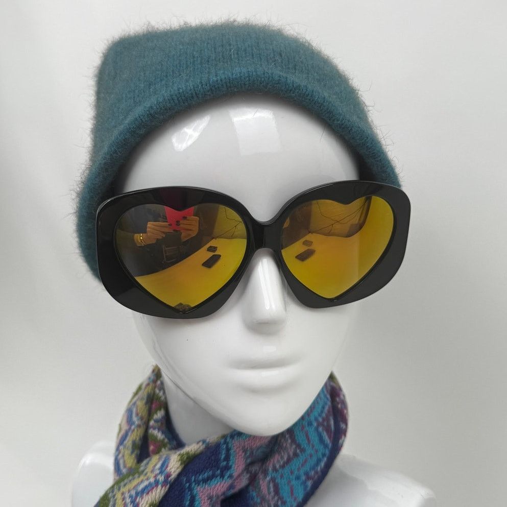 Moschino Moschino Heart Shaped Jet Black Oversized Frame Sunglasses Size ONE SIZE - 9 Thumbnail