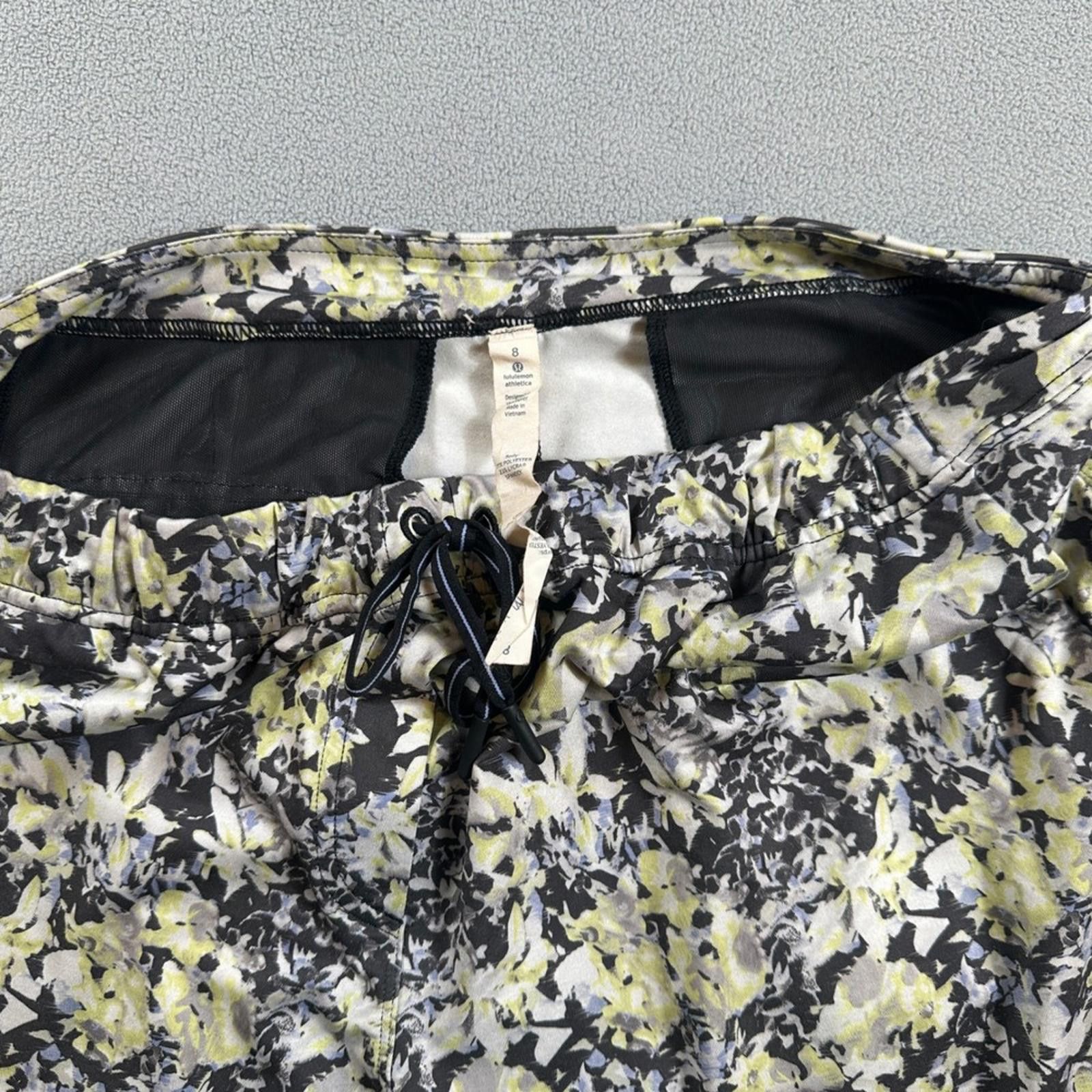 Lululemon Lululemon Womens Jogger Pants 8 Floral Print Jet Crop Size 30" / US 8 / IT 44 - 5 Thumbnail
