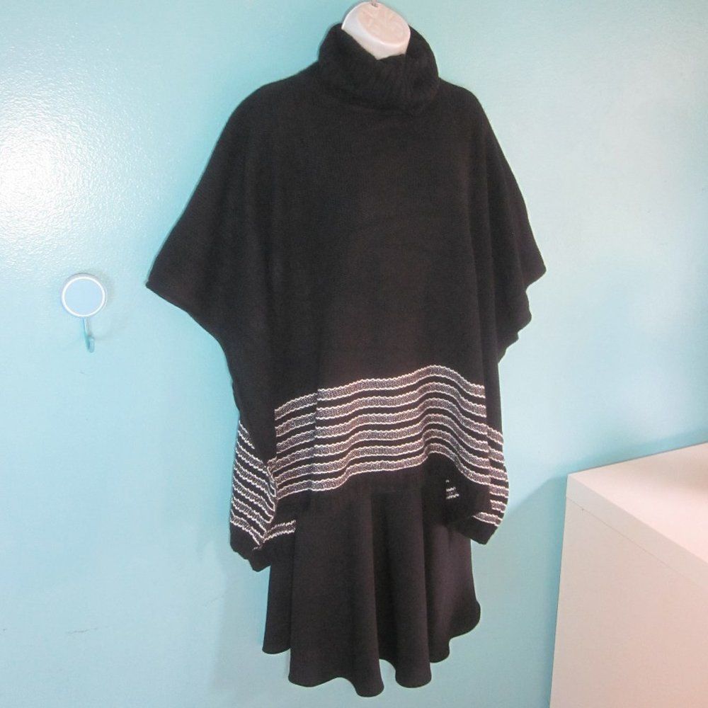 Michael Kors Michael Kors Black Knit Pullover Textured Metallic Stripe Po Size ONE SIZE - 1 Thumbnail