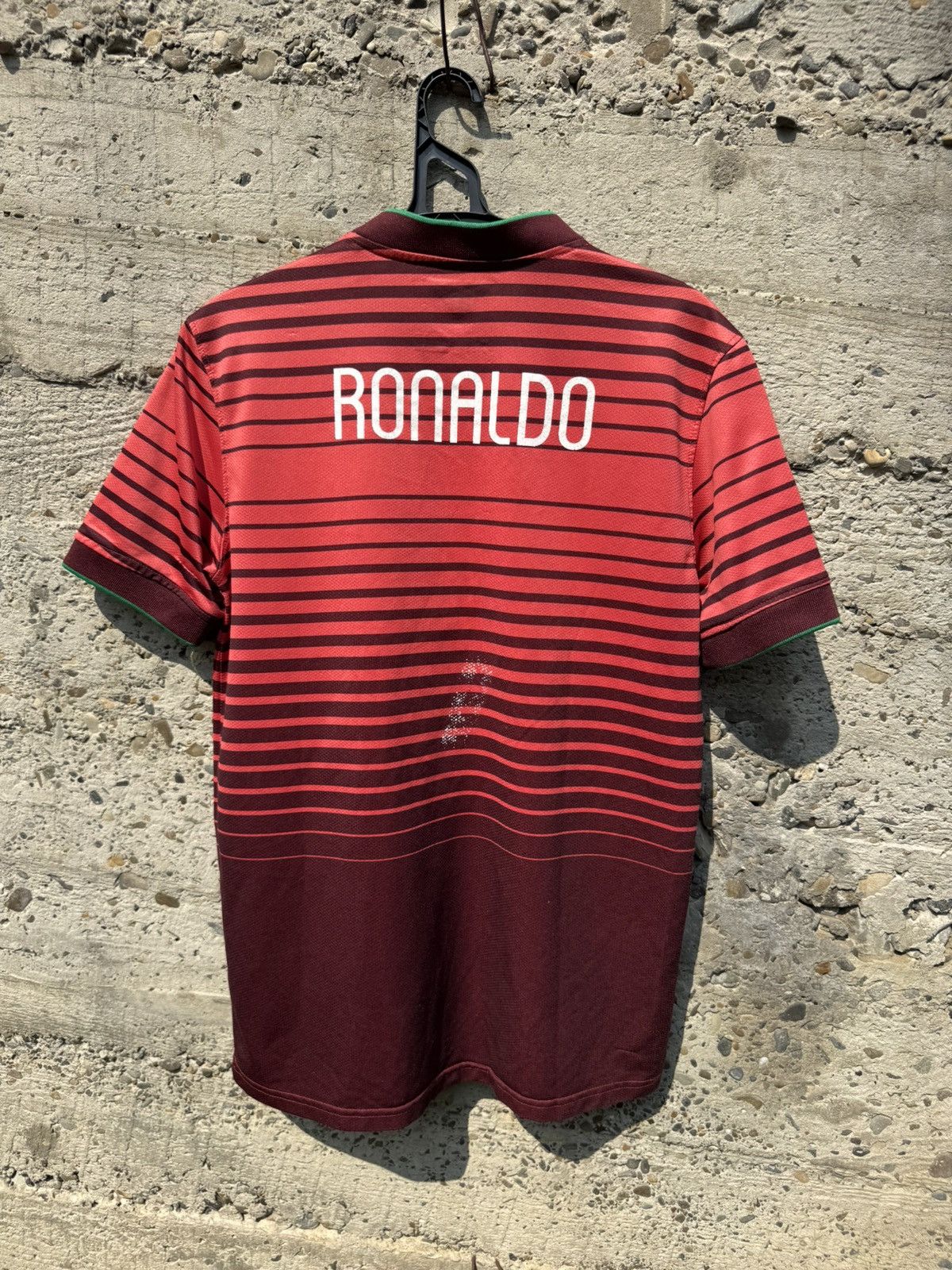 Nike Vintage Nike Portugal #7 Ronaldo 2014 Home Jersey Size US S / EU 44-46 / 1 - 11 Thumbnail