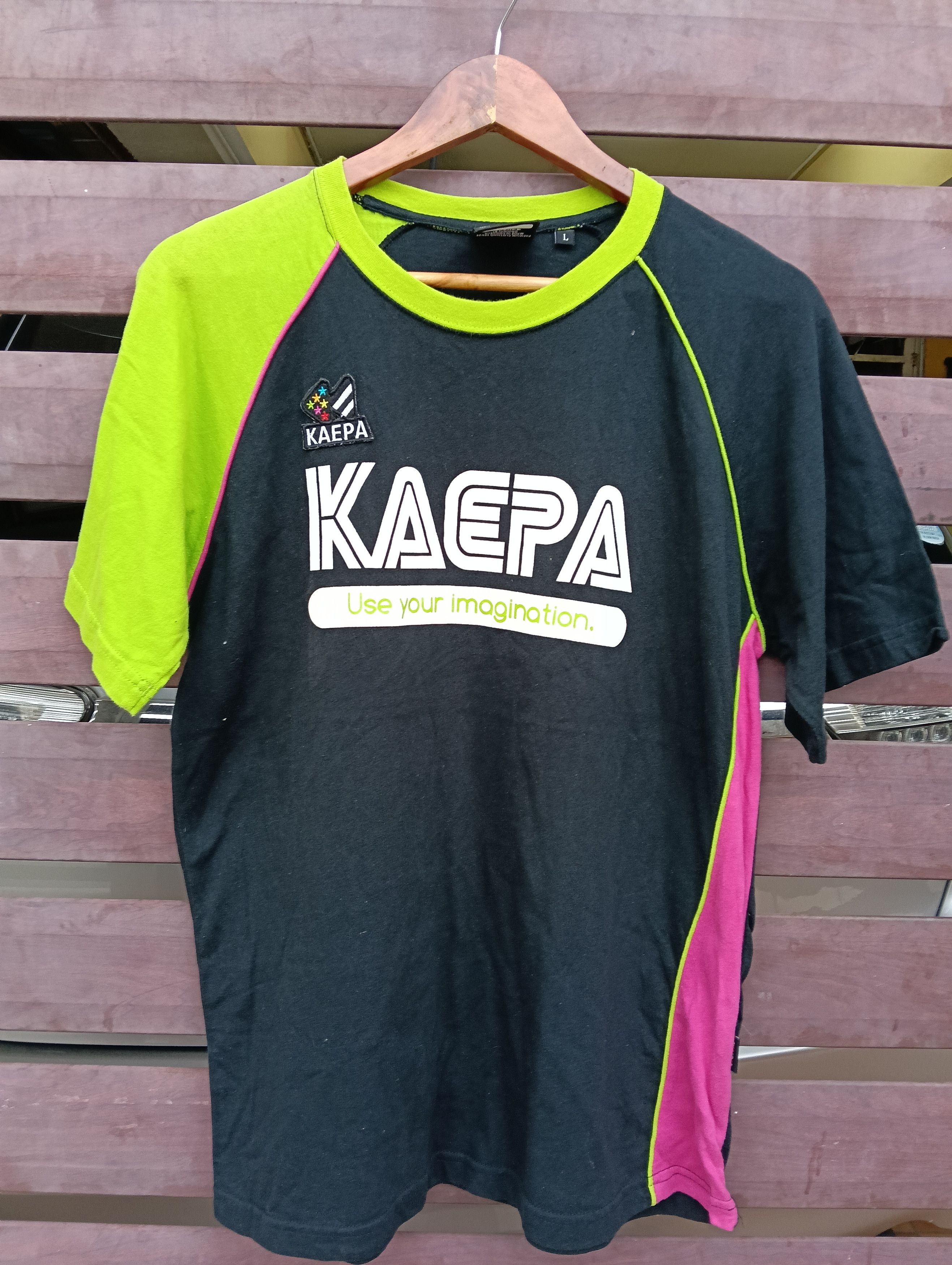 KAEPA SPORTSWEAR T-SHIRT.