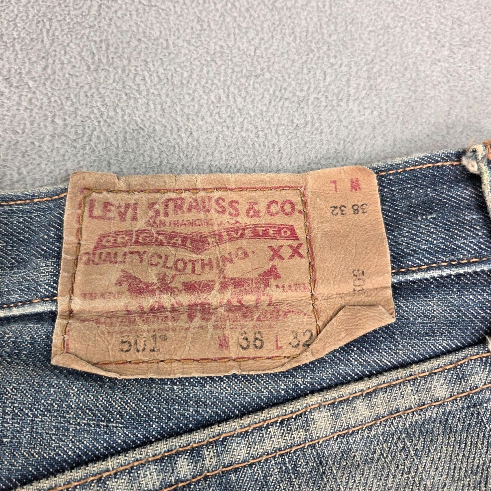 Levi's VINTAGE Levi's 501 Jeans Mens 36x29 Selvedge LVC Thrashed Distressed Tag 38x32 90s Size US 36 / EU 52 - 4 Thumbnail