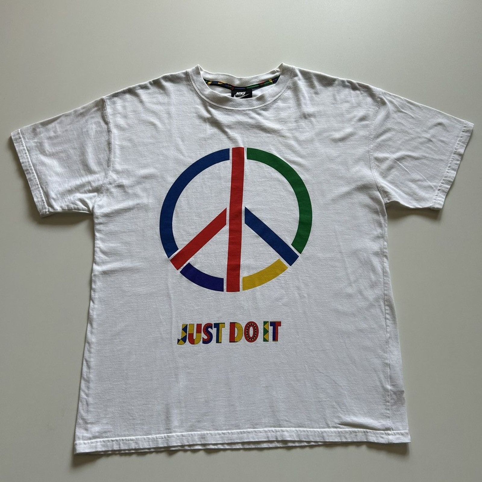 Vintage Y2K Nike Urban Jungle Just Do It T Shirt Medium Rare