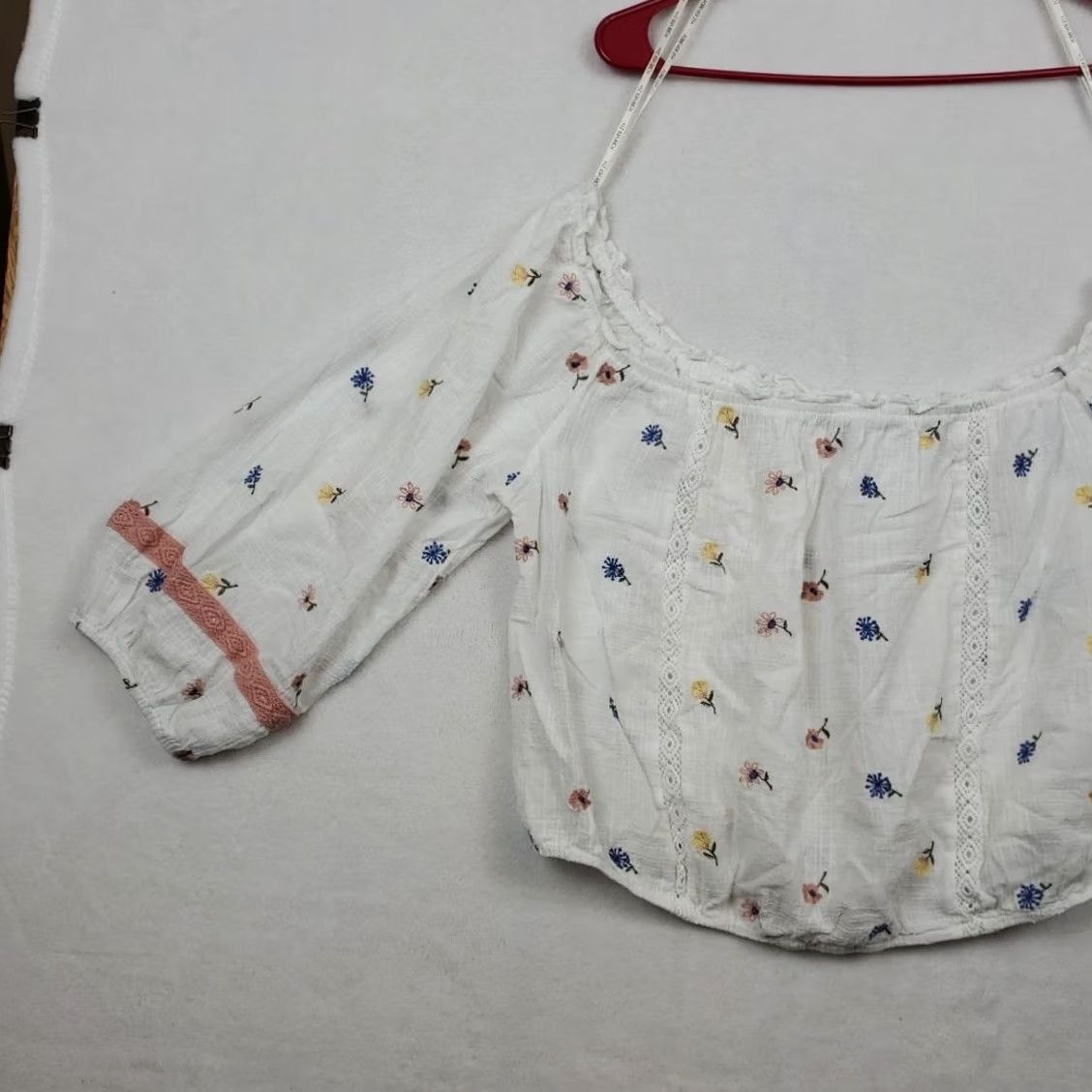 Forever 21 FOREVER 21 Floral Embroidered White Flutter Sleeve Crop Top Women's 2X Festival Apparel Shirt Crop Top Size XXL / US 16-18 / IT 52-54 - 3 Thumbnail