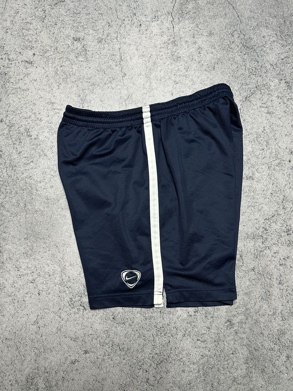 Nike Vintage Nike Swoosh Shorts Size L Y2k Size US 34 / EU 50 - 6 Thumbnail