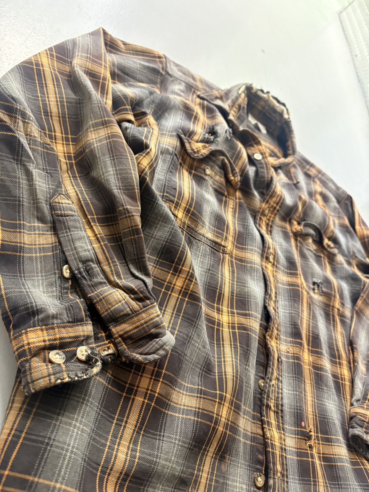 Carhartt Heavily Distressed Carhartt Plaid Flannel Shirt - Size L Size US L / EU 52-54 / 3 - 2 Thumbnail