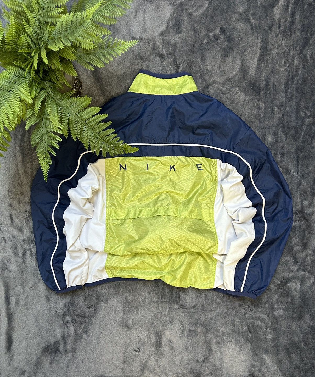 90'S Nike V-neck nylon pullover, men's size M, vintage Nylon navy blue type Vintage Second Hand