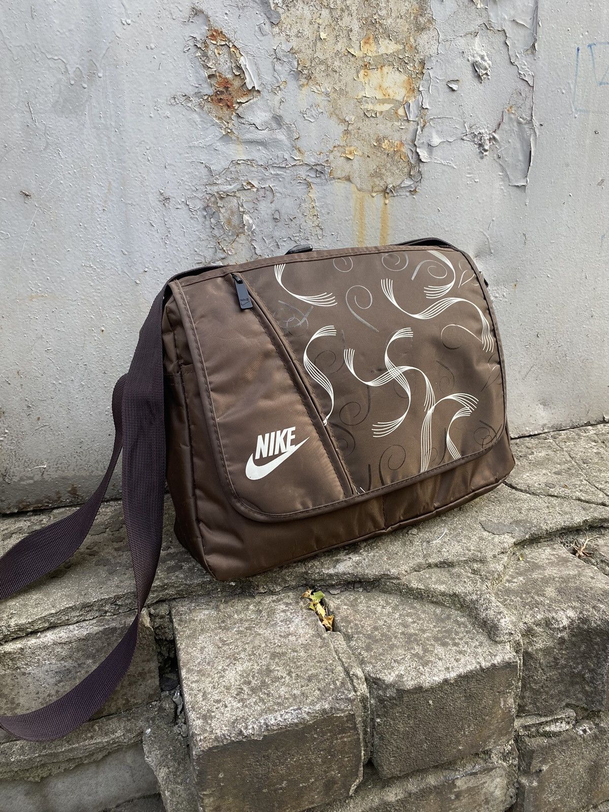 Nike Vintage Gorpcore Nike messenger sling pocket grailsale 🔥 bag Size ONE SIZE - 3 Thumbnail