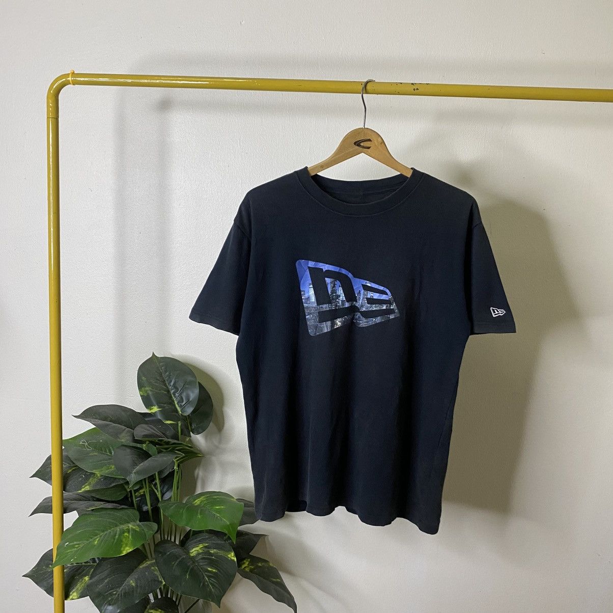 New Era Nice City Graphic T Shirt Size US L / EU 52-54 / 3 - 1 Thumbnail