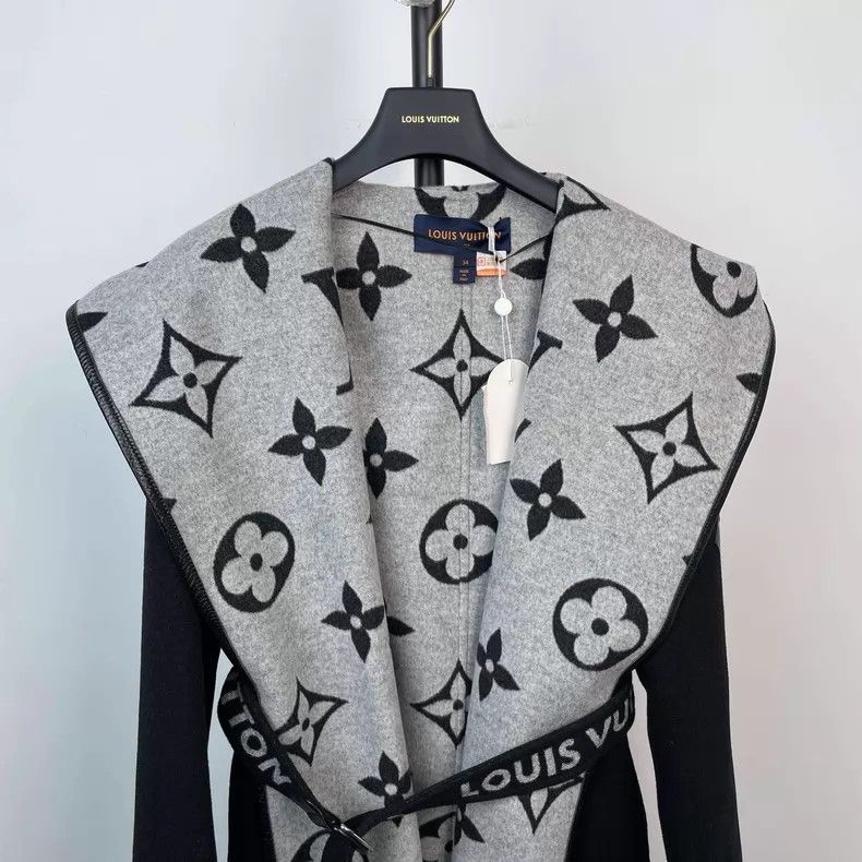 Louis Vuitton Louis Vuitton Cashmere Logo-covered bathrobe coat Size XXS / US 00 / IT 34 - 3 Thumbnail