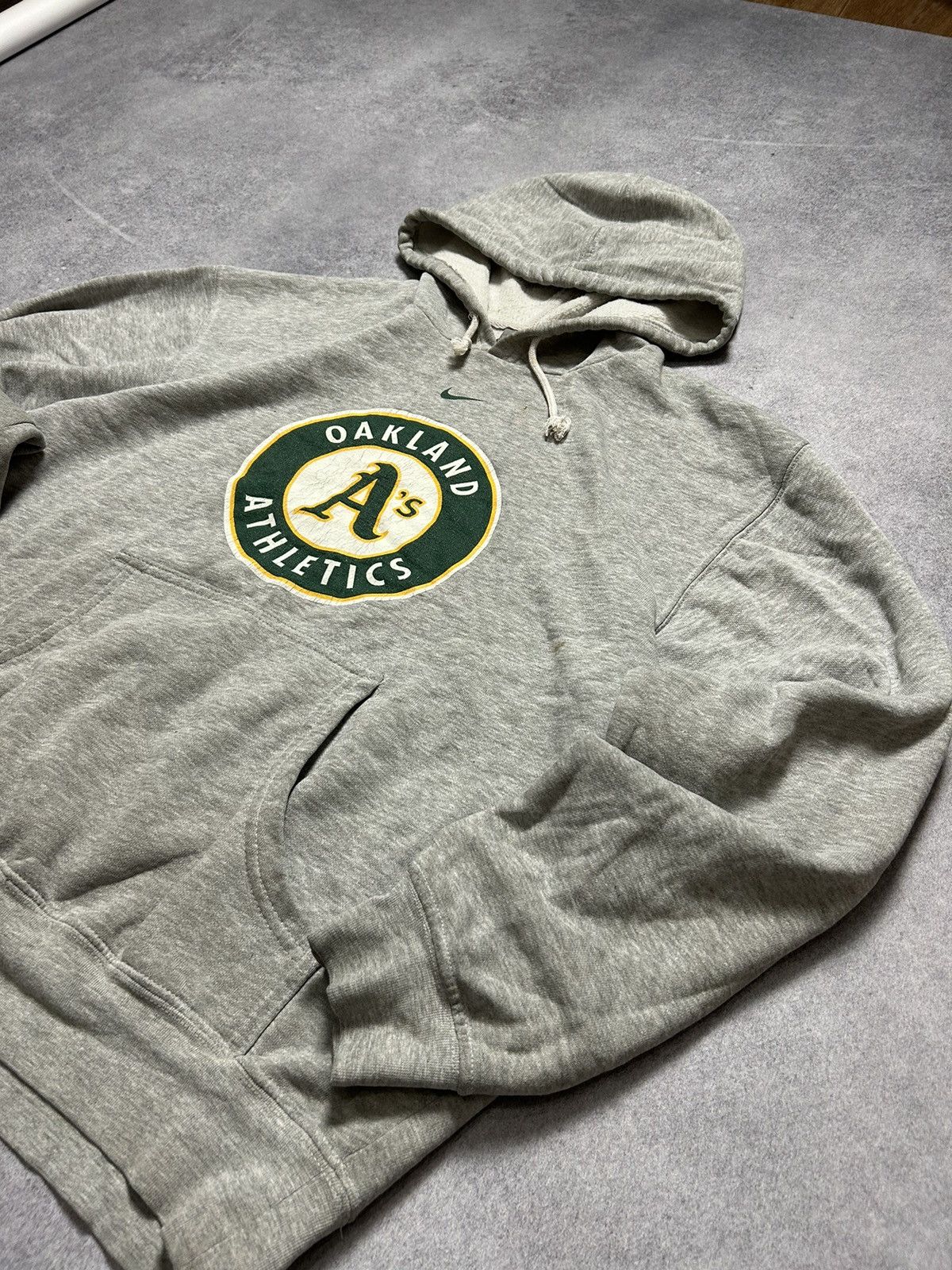 MLB × Nike × Vintage Vintage 90s Nike Center Swoosh Oakland Athletics Hoodies Size US M / EU 48-50 / 2 - 2 Thumbnail