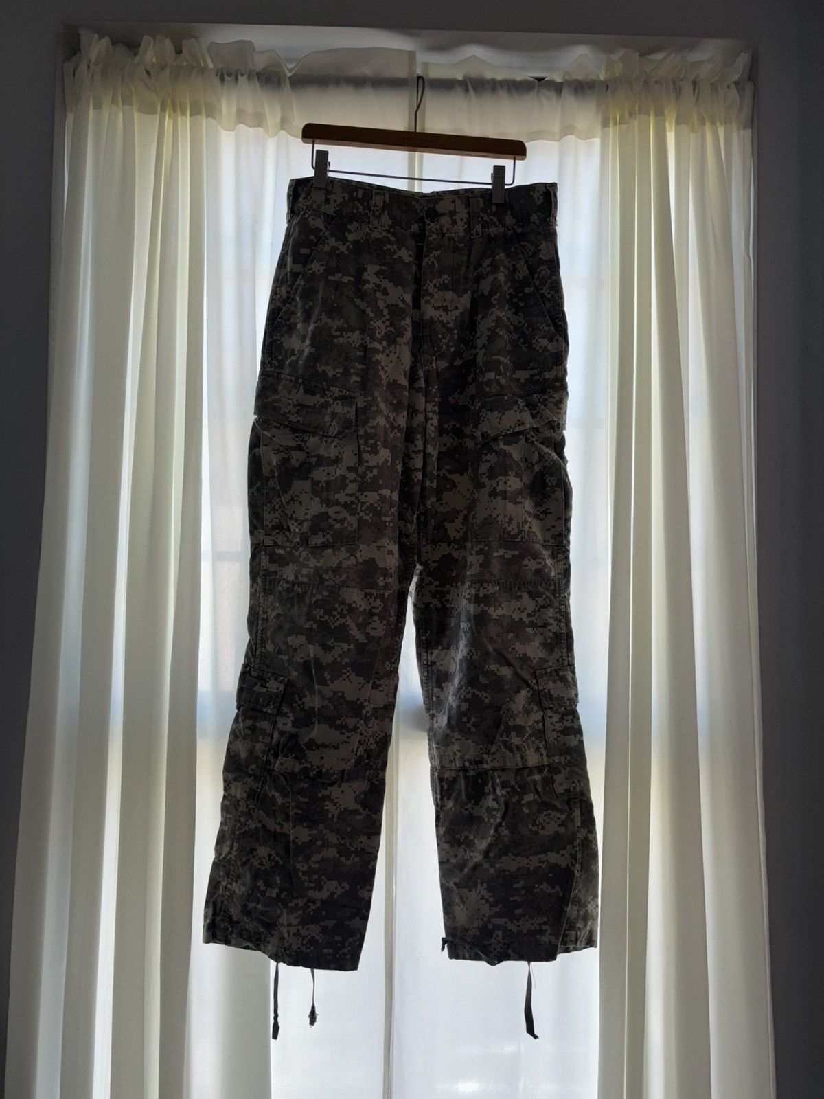 Other Women’s Camo Cargo Pants — Adjustable Fit — Size 26 Size 26" / US 2 / IT 38 - 3 Thumbnail