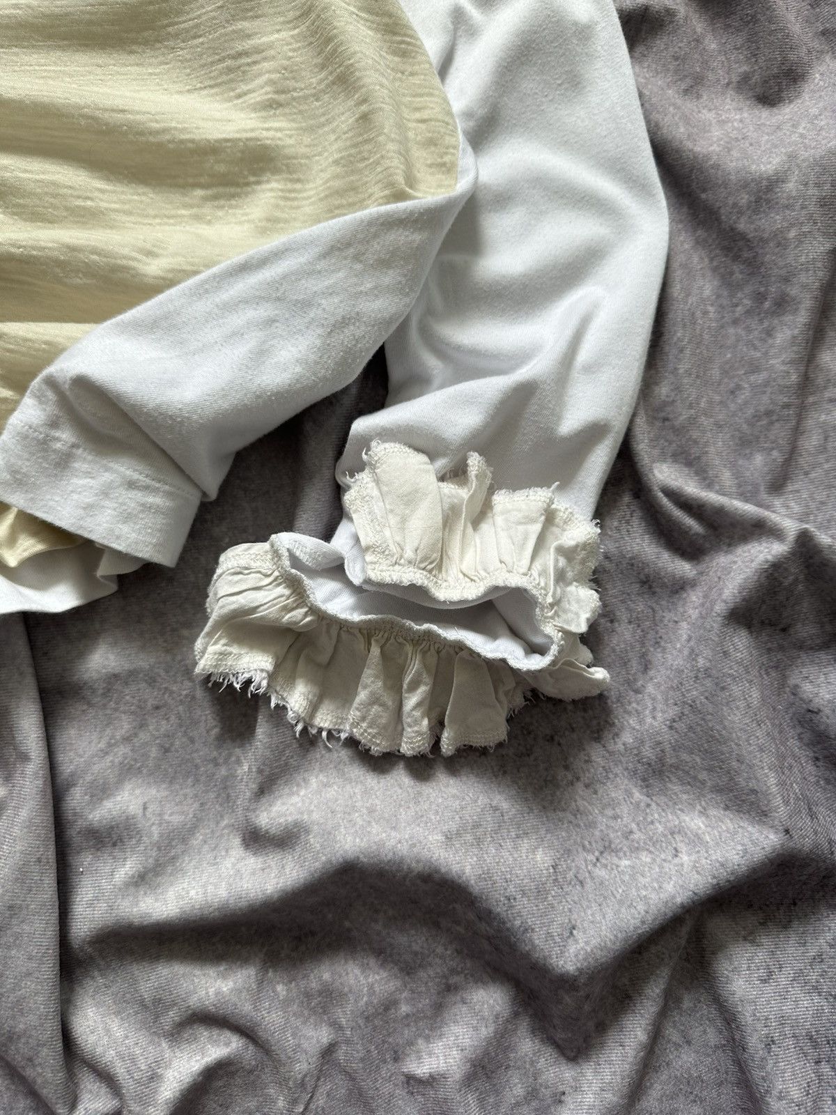 Tricot Comme des Garcons Tricot Comme Des Garcons Womens Off White Ruffle Sleeves Tee Size S / US 4 / IT 40 - 4 Thumbnail