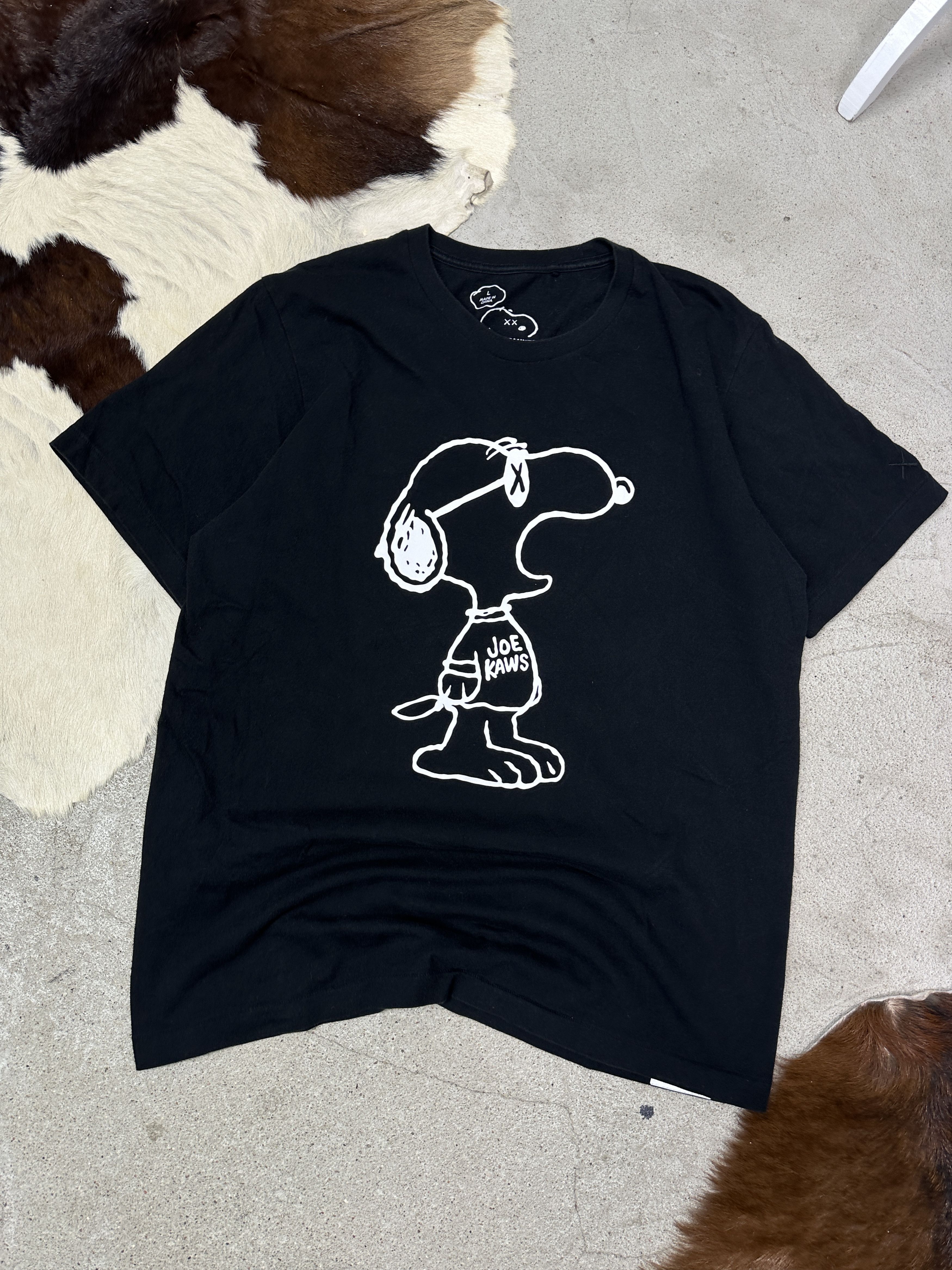 Kaws × Peanuts × Uniqlo Vintage Snoopy KAWS x Peanuts x UNIQLO T-shirt 00s Size US L / EU 52-54 / 3 - 1 Thumbnail