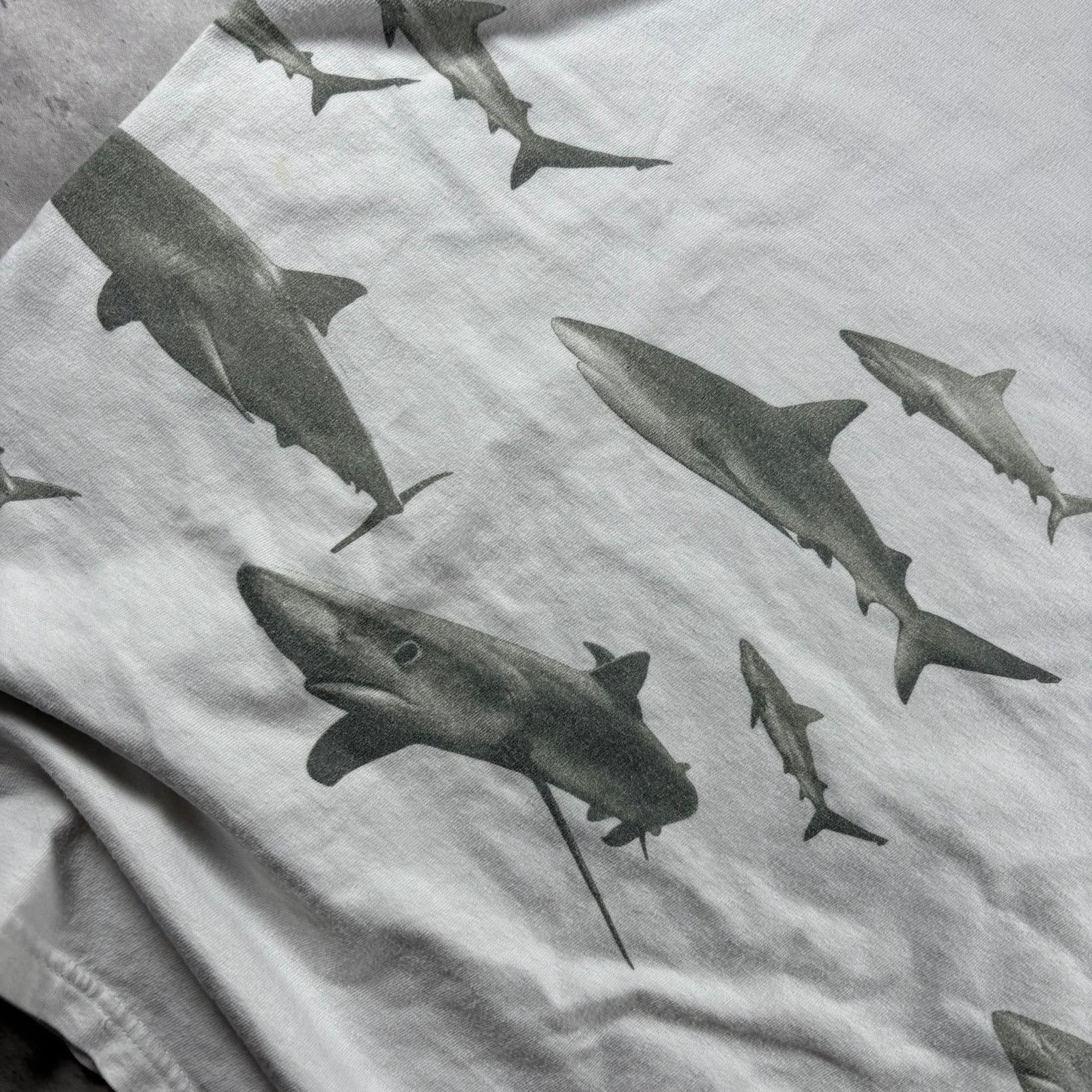 Hanes Vintage 90s shark AOP tee Size US XL / EU 56 / 4 - 7 Thumbnail