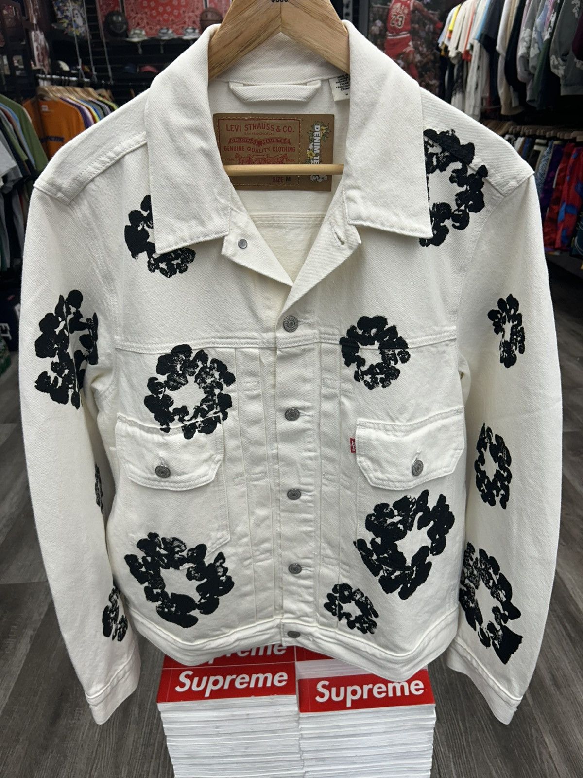 DENIM TEARS × Levi's Denim Tears x Levi's Cotton Wreath Denim Jacket Size US M / EU 48-50 / 2 - 1 Thumbnail