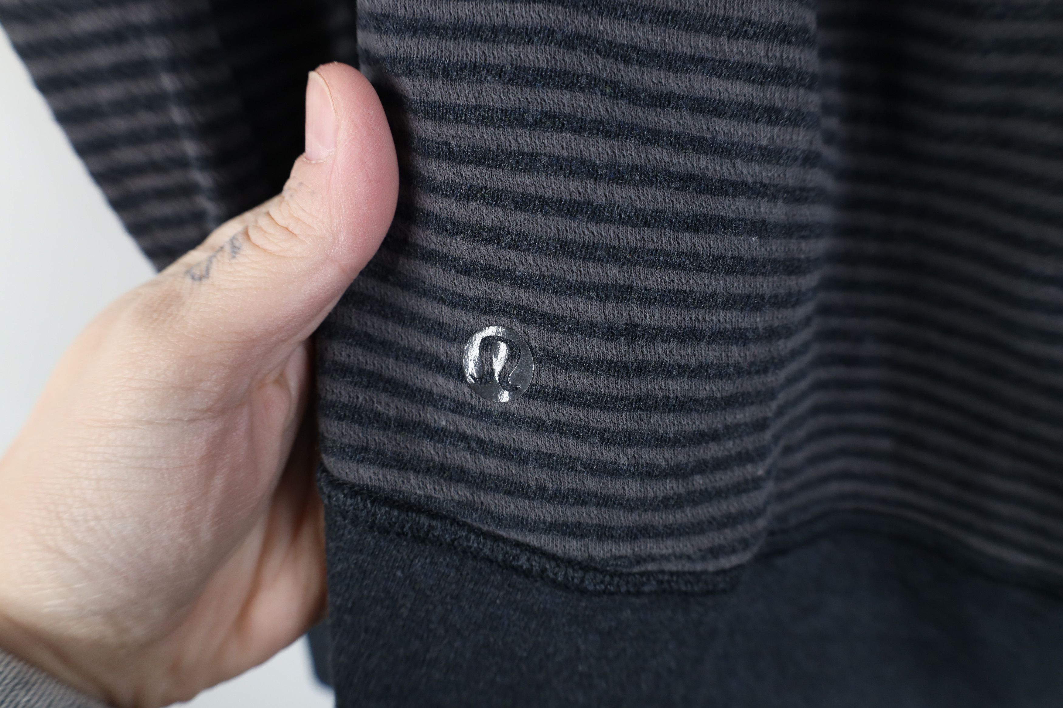 Lululemon Lululemon Reversible In a Cinch Cowl Turtleneck Sweater Gray Size M / US 6-8 / IT 42-44 - 5 Thumbnail