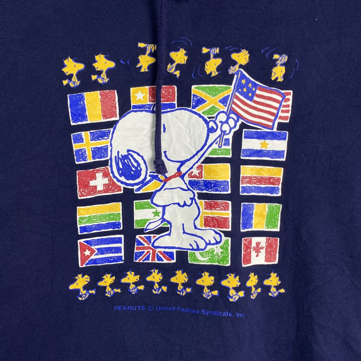 Peanuts Vintage sweatshirt peanuts snoopy country flags big logo Size US L / EU 52-54 / 3 - 4 Thumbnail