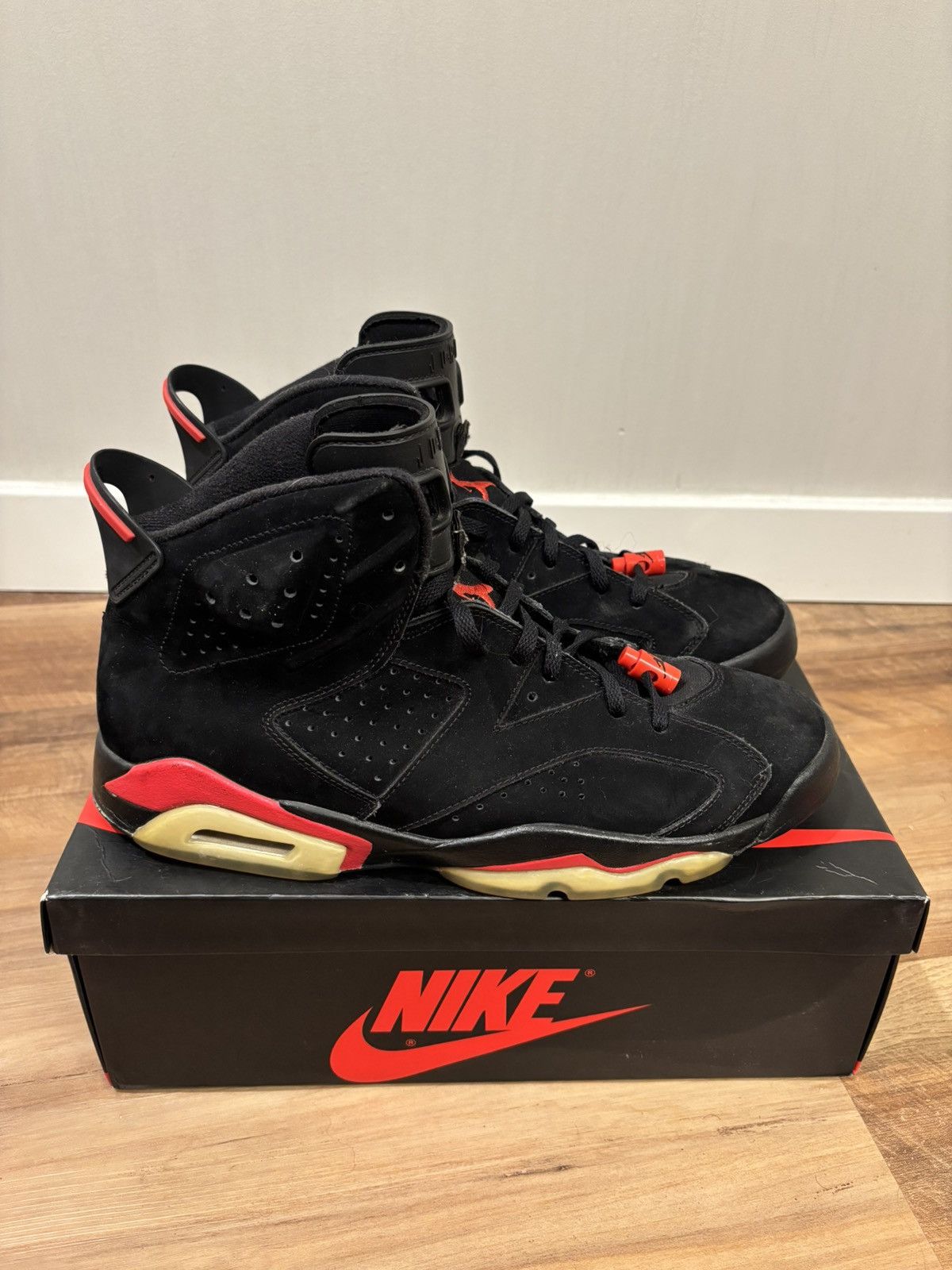 Jordan Brand Air jordan 6 infared 2010 Size US 12 / EU 45 - 2 Thumbnail