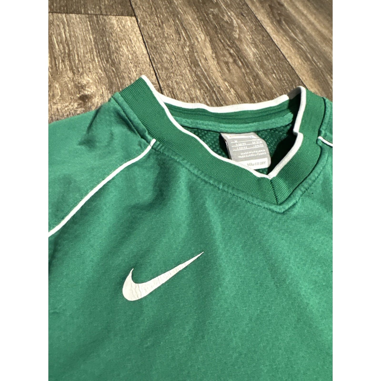 Nike VINTAGE Nike Basketball Shirt Medium Green Jersey V-Neck M Mens Size US M / EU 48-50 / 2 - 4 Thumbnail