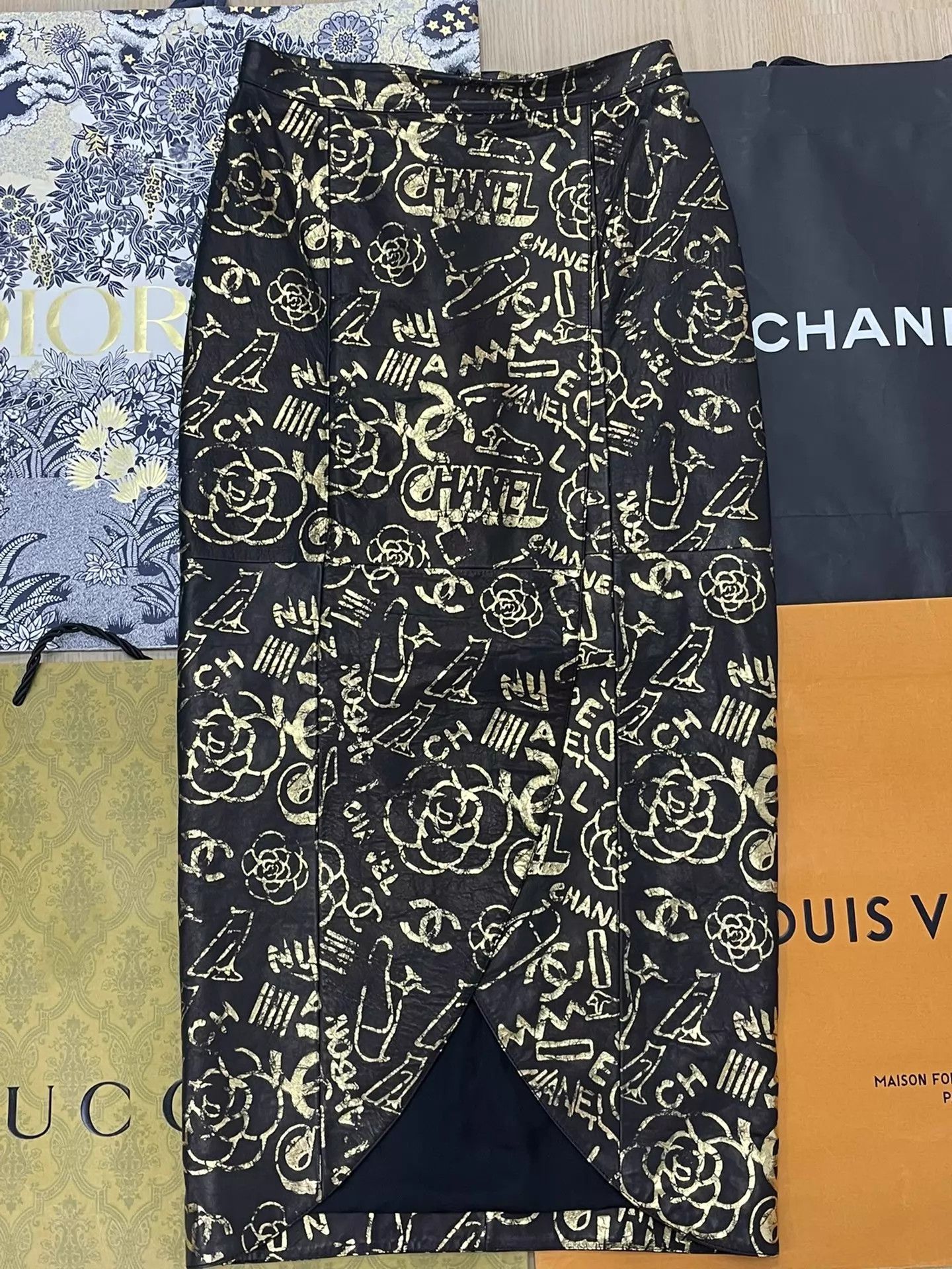 Chanel Chanel Egyptian Gold Graffiti Skirt Black Gold 38 Size 27" / US 4 / IT 40 - 1 Thumbnail