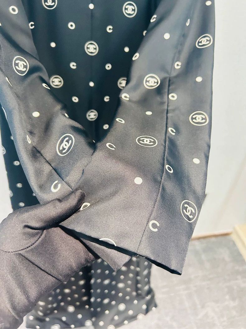 Chanel Chanel 22A handicraft workshop black printed logo silk spl Size XS / US 0-2 / IT 36-38 - 4 Thumbnail