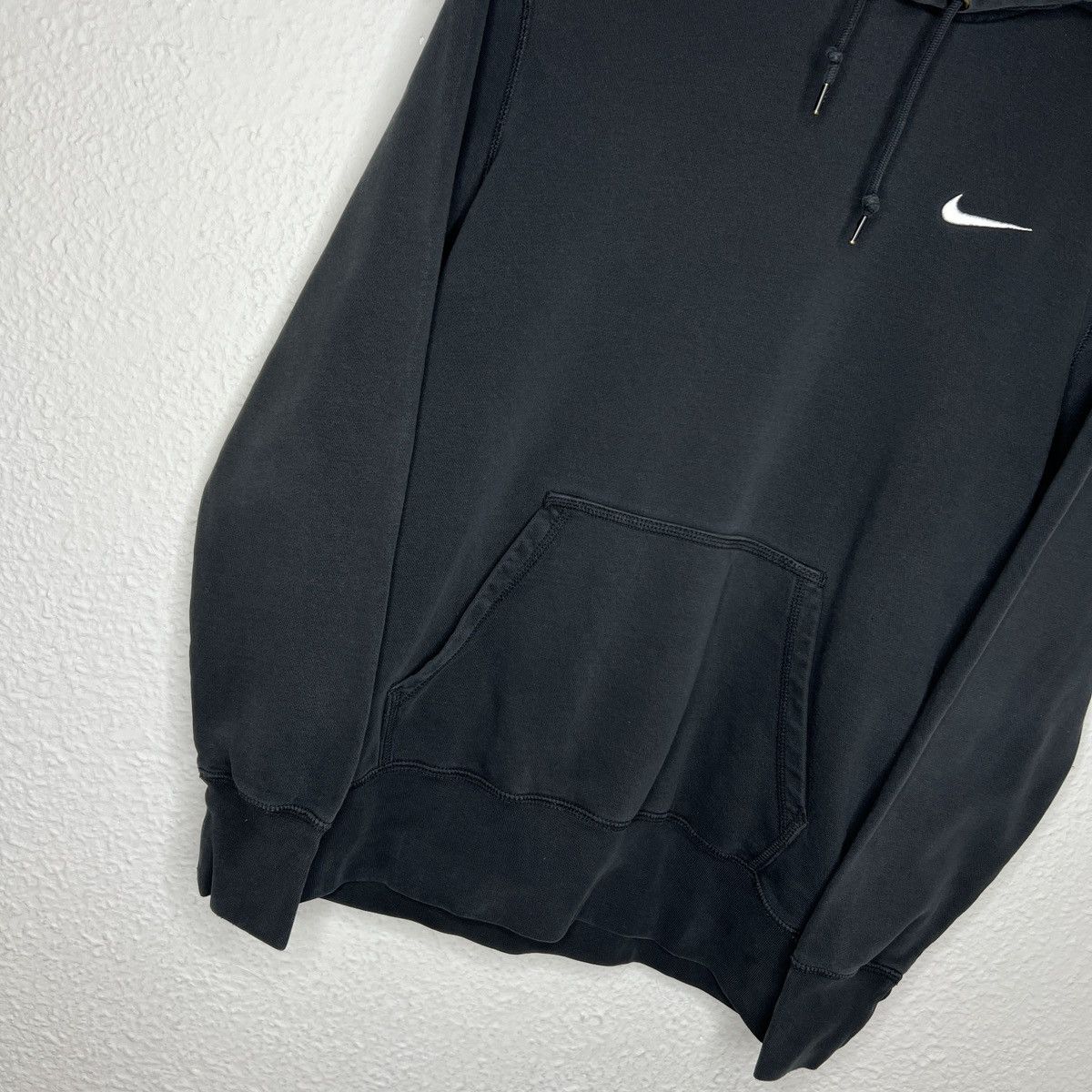 Nike × Vintage Vintage Nike Hoodie Black Logo Swoosh Boxy 90s Y2K Size US M / EU 48-50 / 2 - 2 Thumbnail