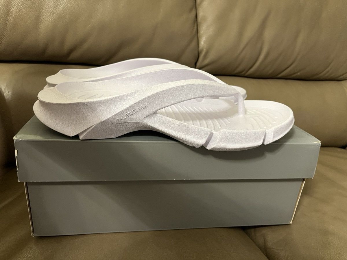 BALENCIAGA - Mold Thong Sneakers - White