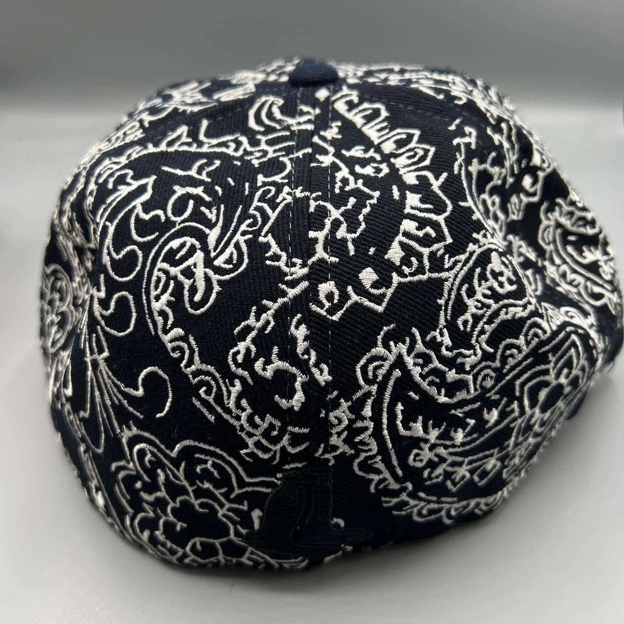 Mitchell & Ness Boston Red Sox Hat Men 8 Black Paisley MLB Fitted Cap Size ONE SIZE - 6 Thumbnail