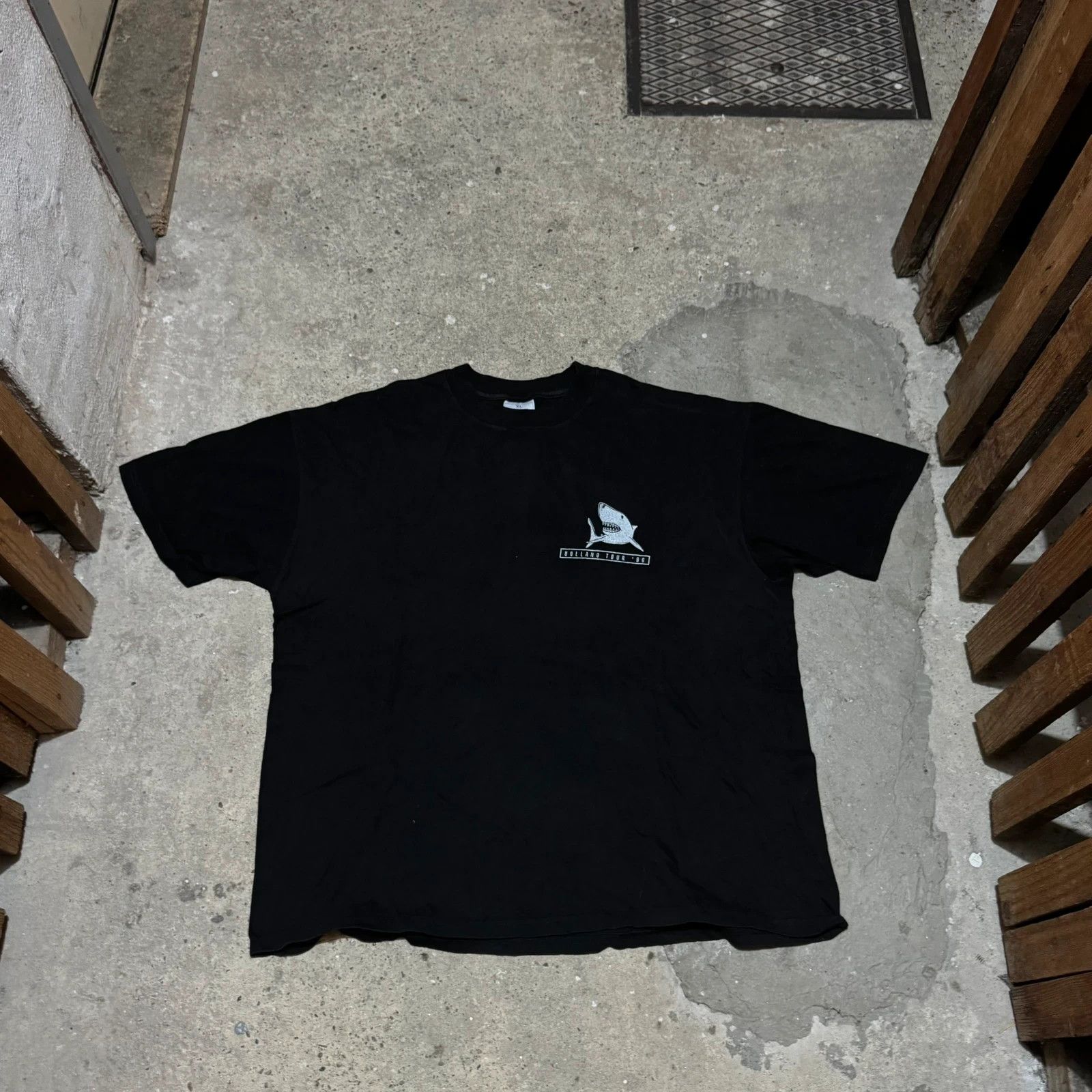 Band Tees Vintage vollano tour 96 staff t-shirt Size US XL / EU 56 / 4 - 1 Thumbnail