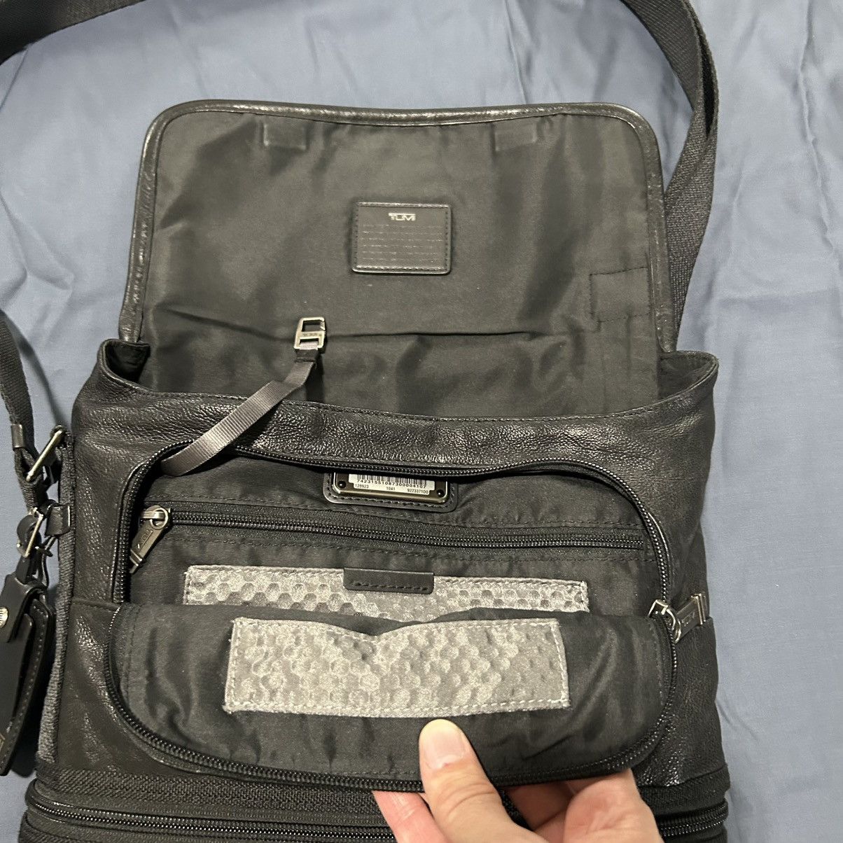 Tumi Tumi All Leather Alpha Bravo Beale Mini Messenger Size ONE SIZE - 7 Thumbnail