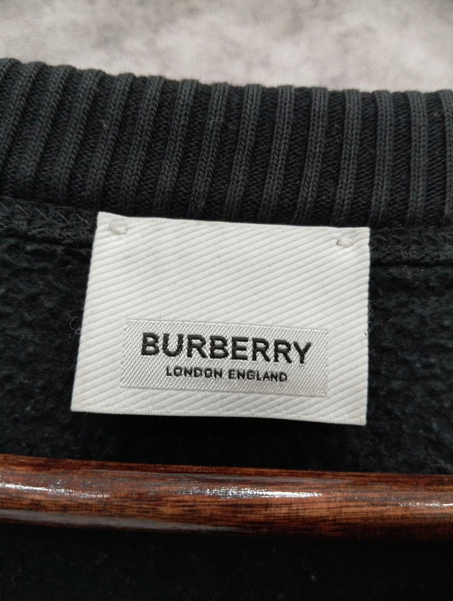 Burberry burberry black sweatshirt with logo patch Size US M / EU 48-50 / 2 - 3 Thumbnail