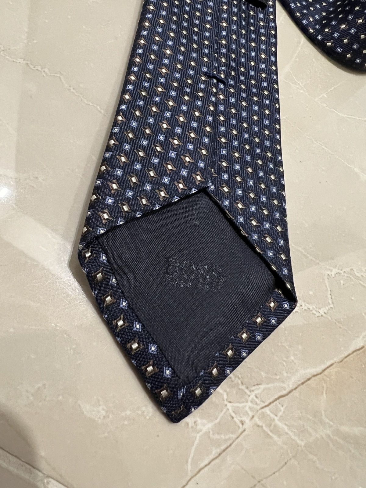 Vintage Vintage hugo boss tie with a cool design Size ONE SIZE - 2 Thumbnail