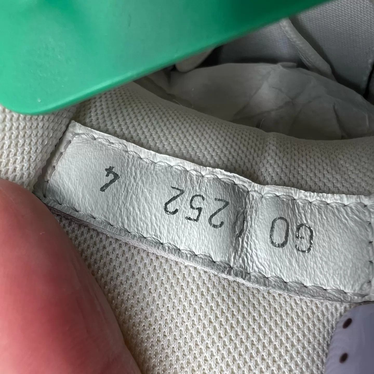 Louis Vuitton LV Trainer White Size 4 (EU 37) Size US 6.5 / IT 36.5 - 5 Thumbnail