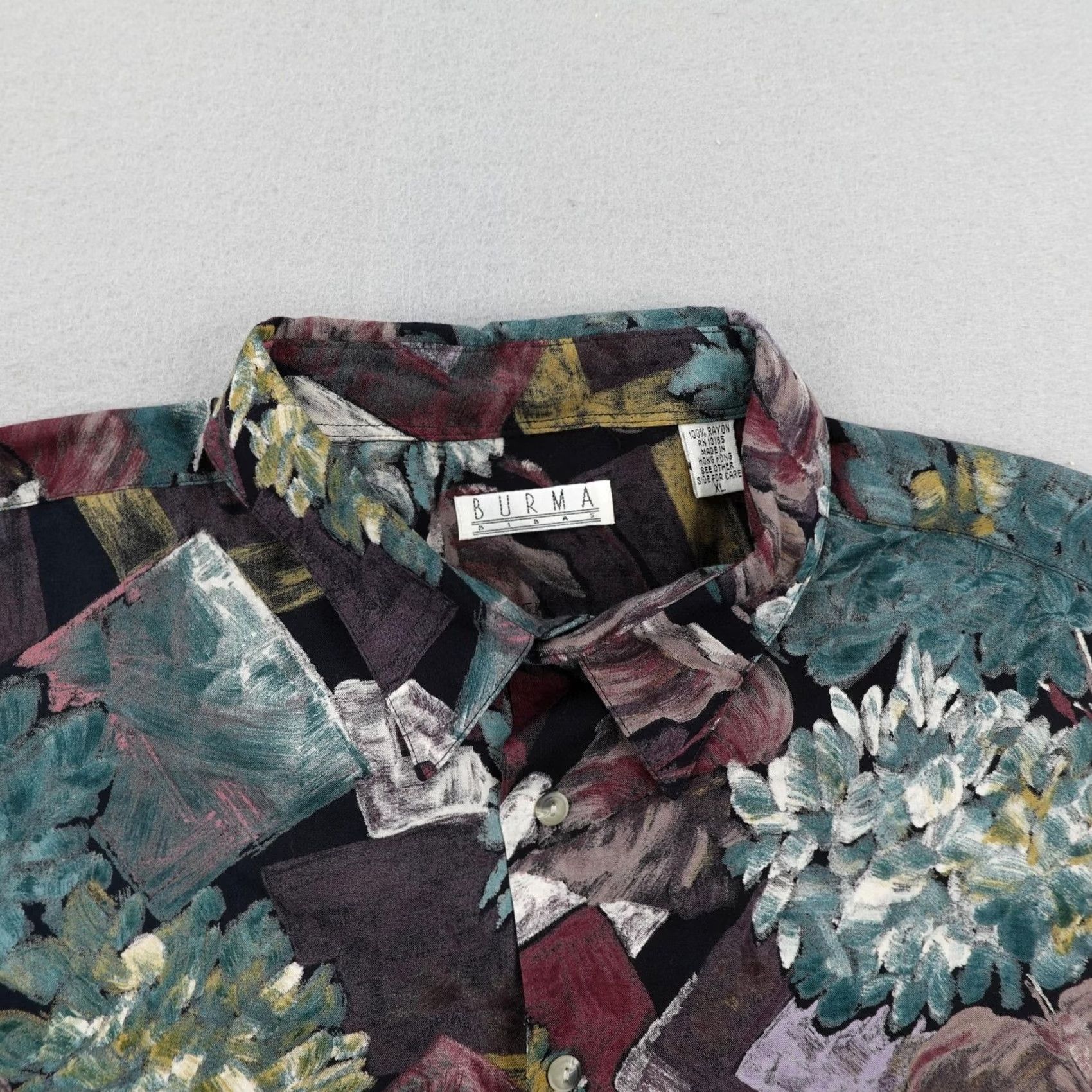 ALOHAS VINTAGE Burma Bibas Shirt Mens XL Red Green Hawaiian Aloha Abstract Rayon 90s Size US XL / EU 56 / 4 - 2 Thumbnail