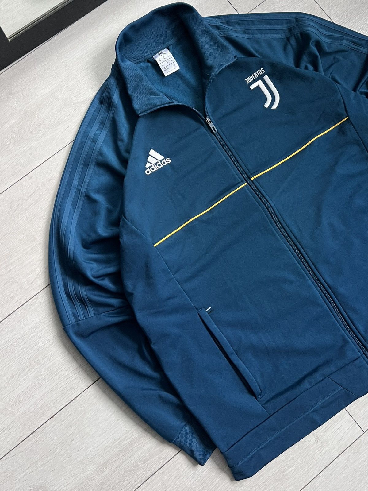 Adidas Adidas Juventus Blokecore Tracktop Size US XXL / EU 58 / 5 - 2 Thumbnail