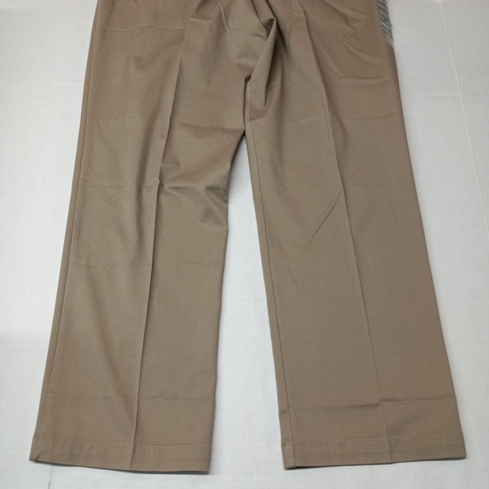 Dockers Dockers Khakis Pants Men's 38x34 Beige Pleated Classic Fit Size US 38 / EU 54 - 8 Thumbnail