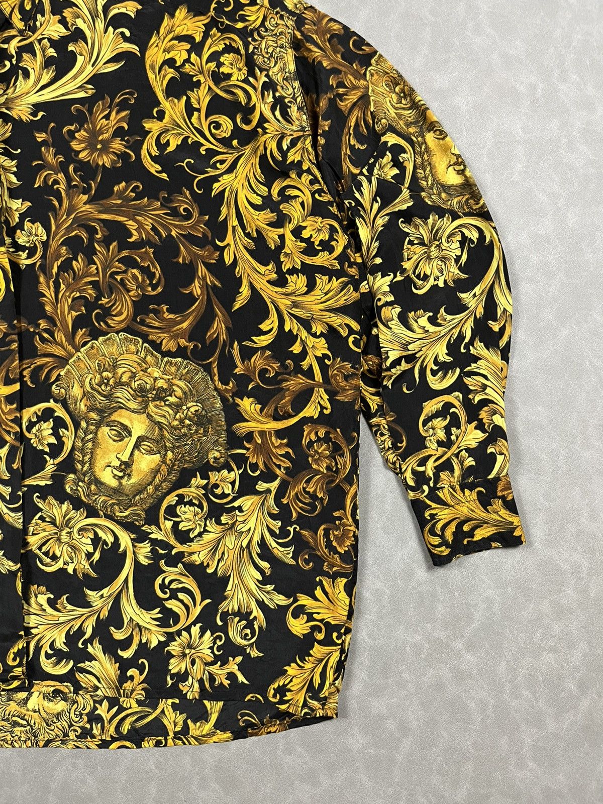 Versace Jeans Couture 90s Versace baroque silk Size US L / EU 52-54 / 3 - 5 Thumbnail