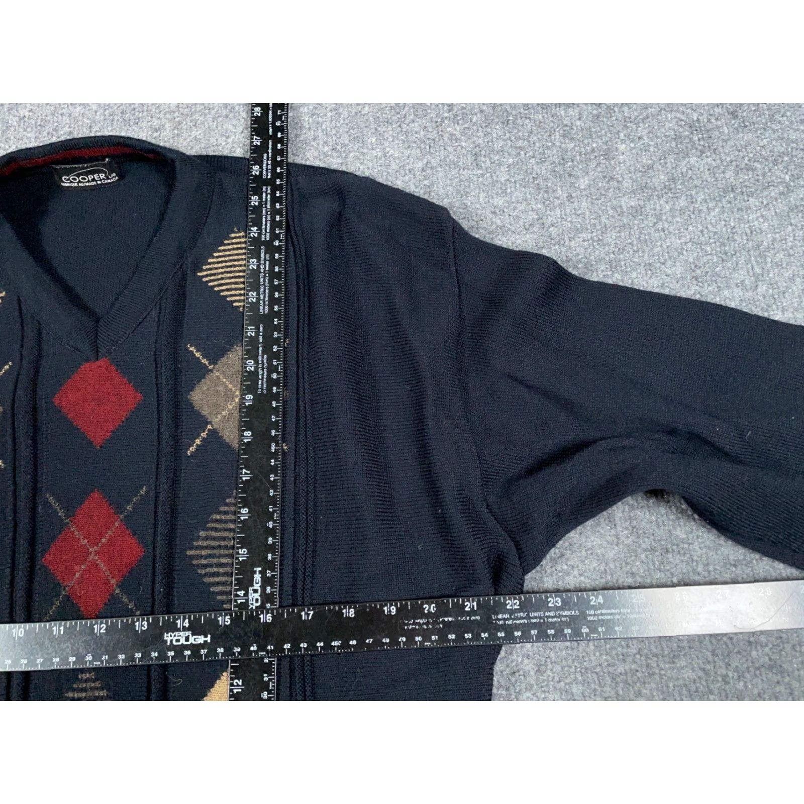 Vintage VINTAGE Cooper Diamond Argyle V-Neck Sweater Adult Large Black Wool Blend Pullover Mens L Retro 90s (Canada) Size US L / EU 52-54 / 3 - 3 Thumbnail