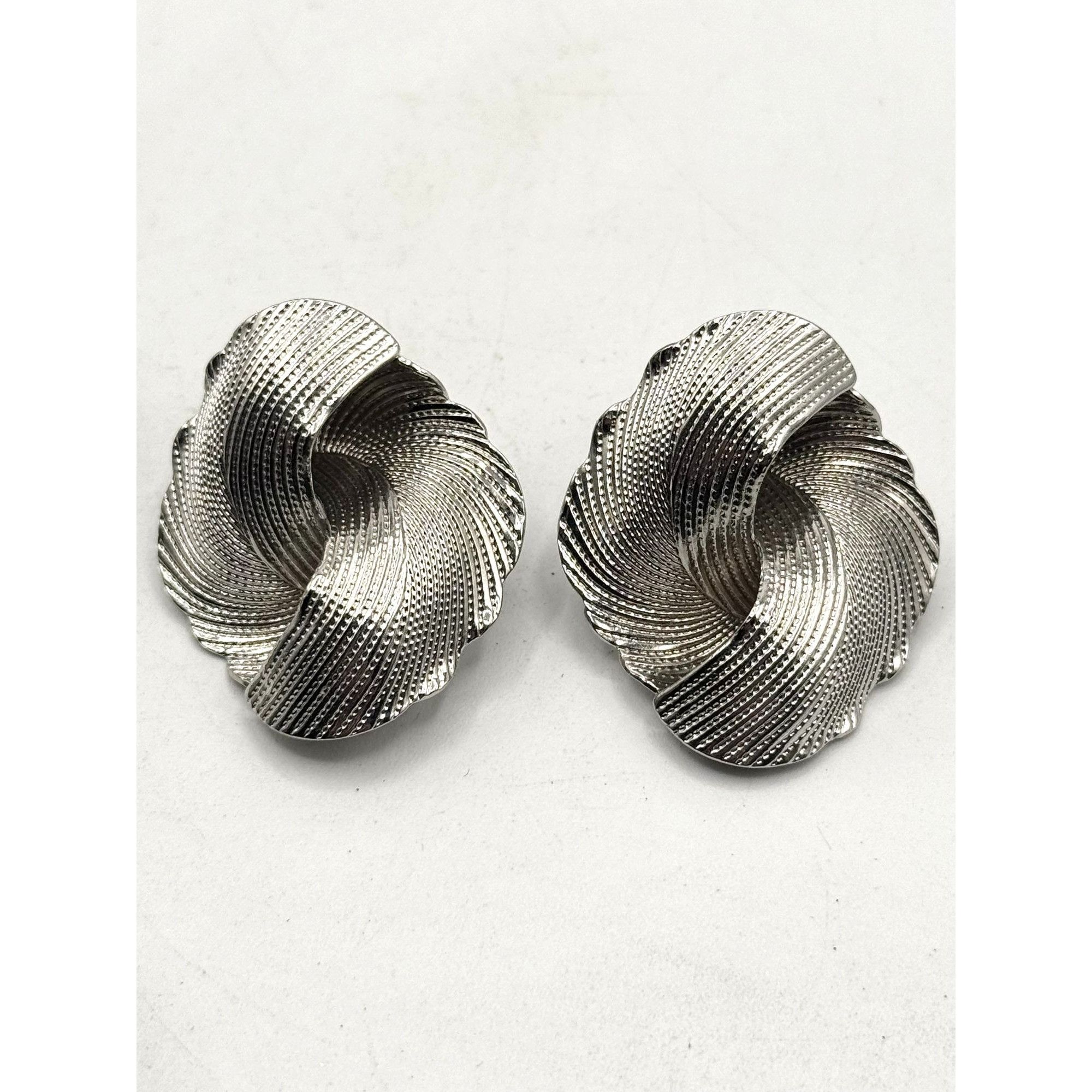 Vintage Vintage textured large clip on silver tone earrings Size ONE SIZE - 2 Thumbnail