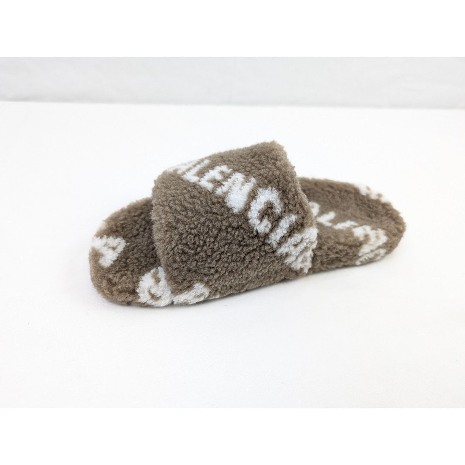 Balenciaga o1rshd1 All Over Logo Furry Slides in Dark Mink Grey/White Size US 9 / IT 39 - 10 Thumbnail
