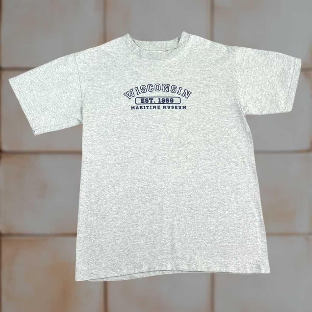 Anvil VINTAGE Wisconsin Maritime Museum Shirt Adult MEDIUM Gray 90s Y2K Spell Out 90s Navy Tee Mens Size US M / EU 48-50 / 2 - 1 Thumbnail