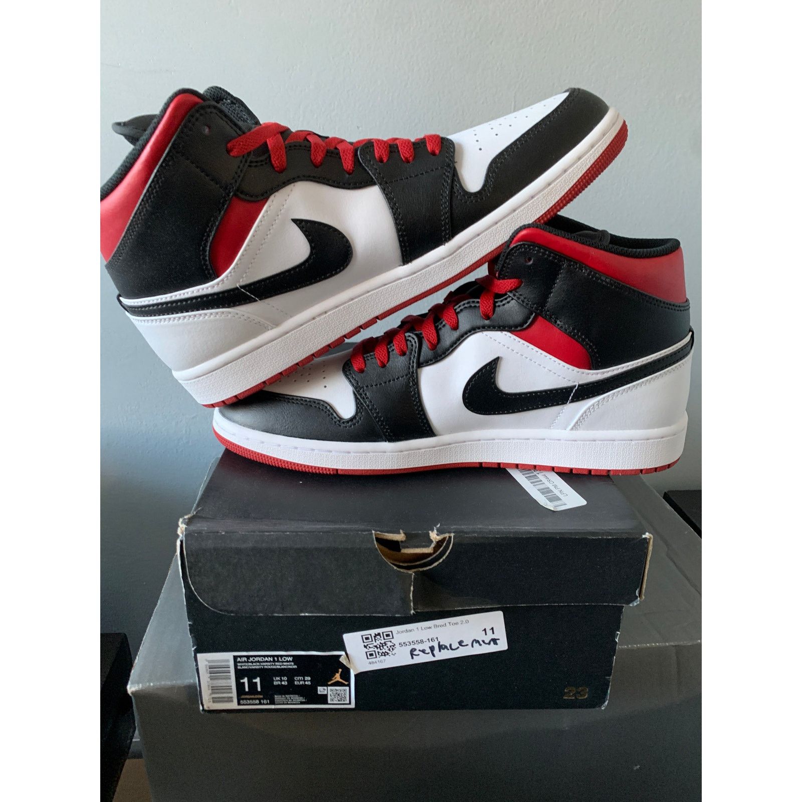 Nike Nike Air Jordan 1 Mid Gym Red Black Toe Size 11 SHIPS NOW Size US 11 / EU 44 - 5 Thumbnail