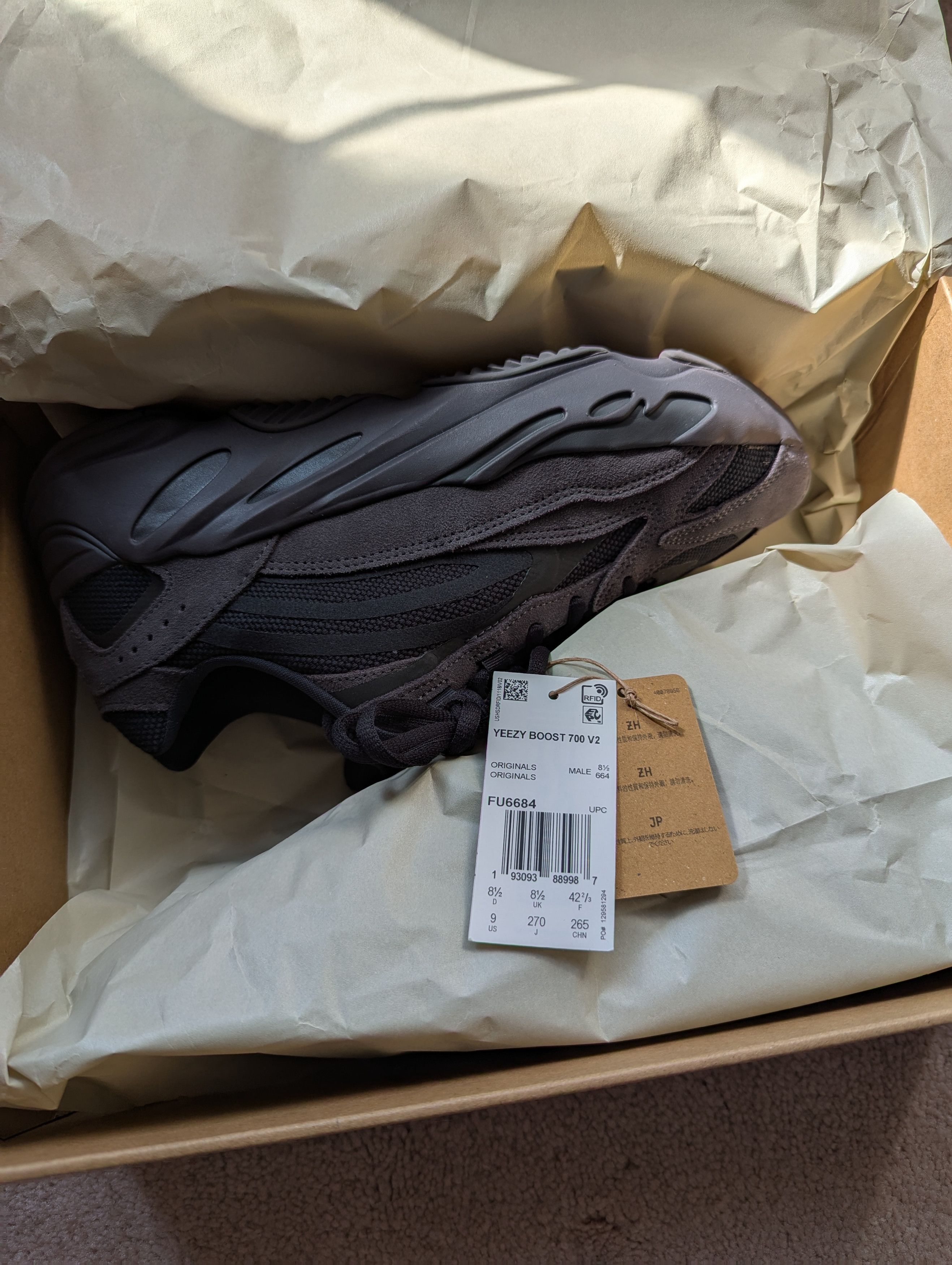 Adidas Adidas Yeezy Boost 700 V2 'Vanta' Size US 9 / EU 42 - 4 Thumbnail