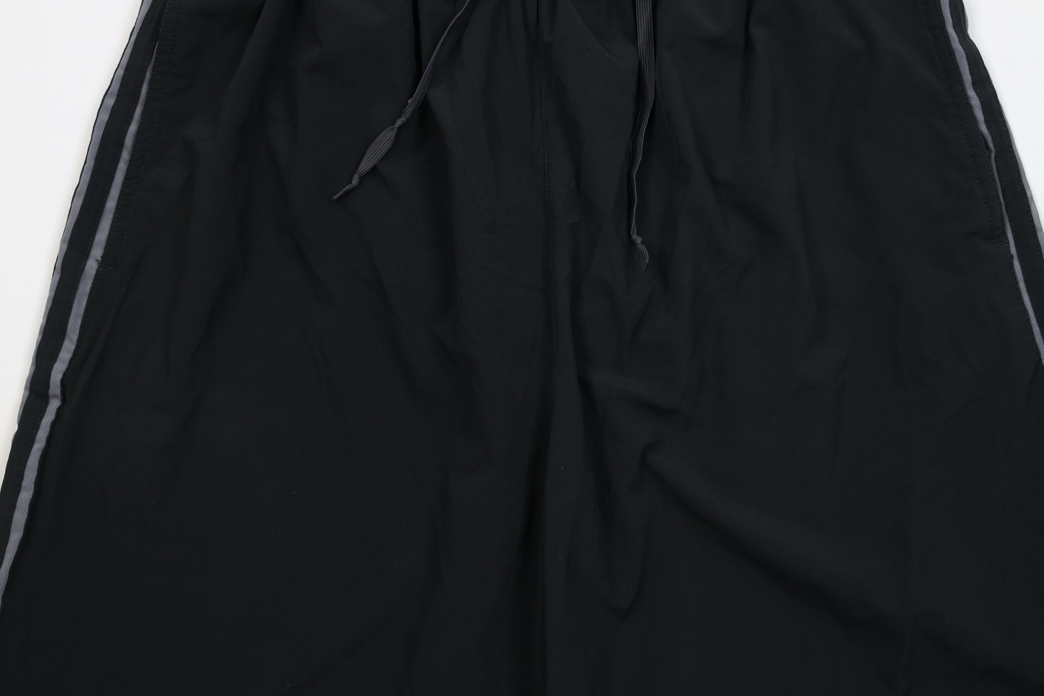 Nike Vintage Nike Scott Mini Swoosh Lined Above Knee Shorts Black Size US 34 / EU 50 - 3 Thumbnail