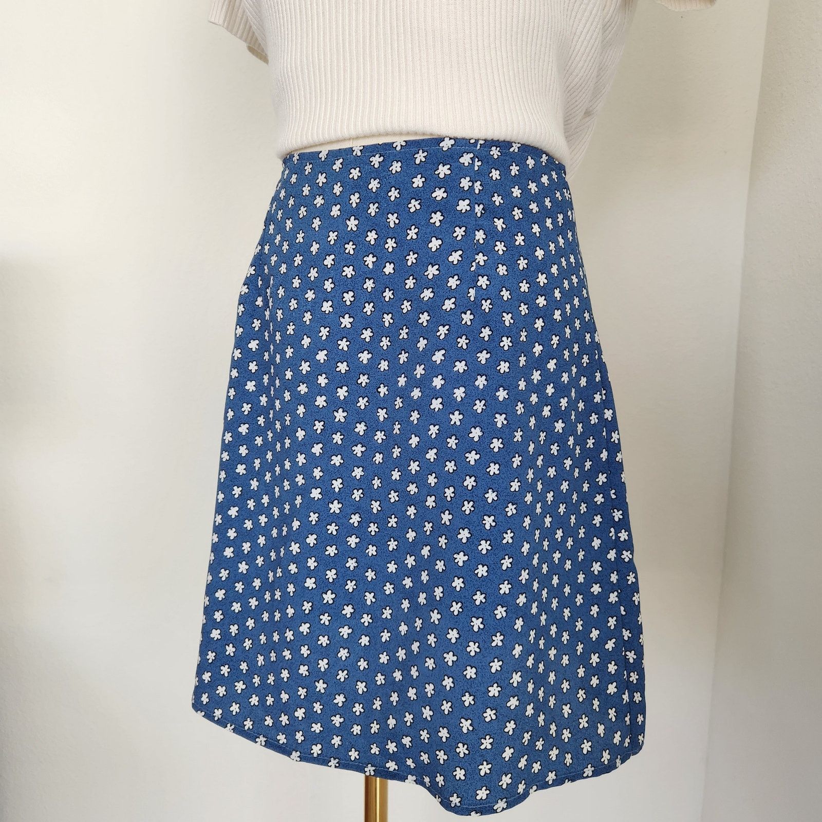 Vintage Vintage 90s Blue Floral Mini Skirt XS Size 26" / US 2 / IT 38 - 2 Thumbnail
