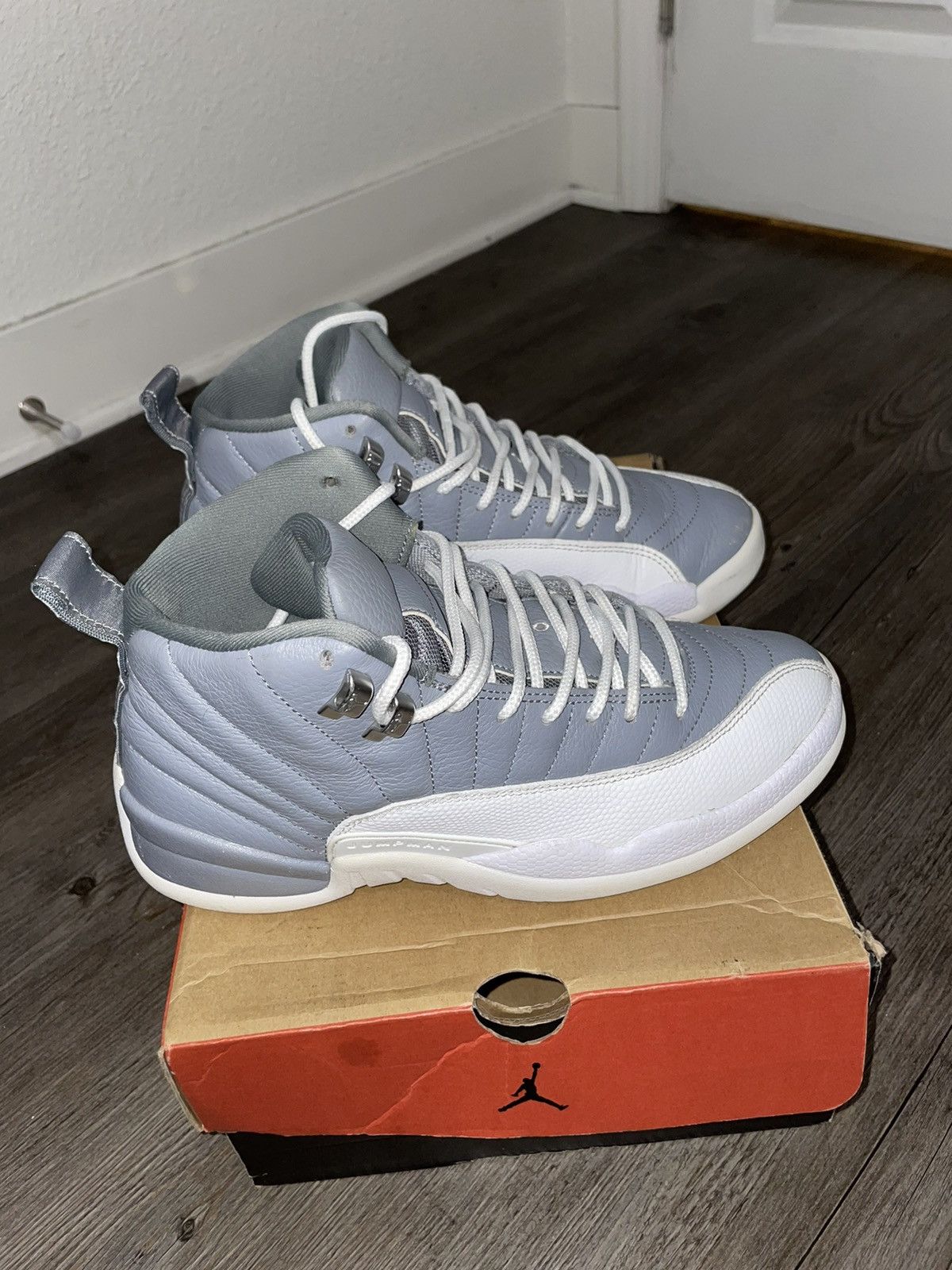 how to tell if jordan 12 are real