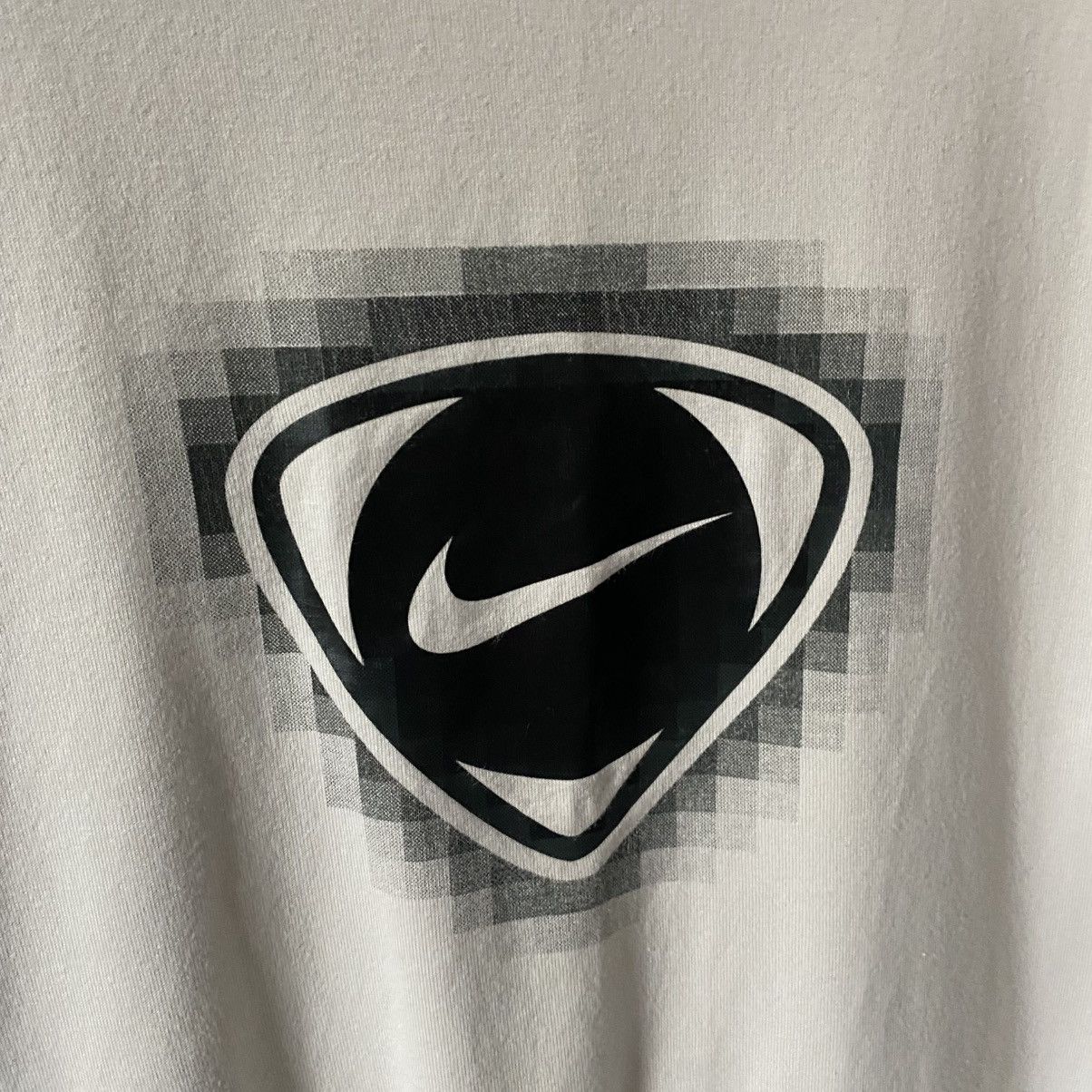 Nike Vintage Nike Big Graphic Logo 2000’s streetwear tee size M Size US M / EU 48-50 / 2 - 3 Thumbnail